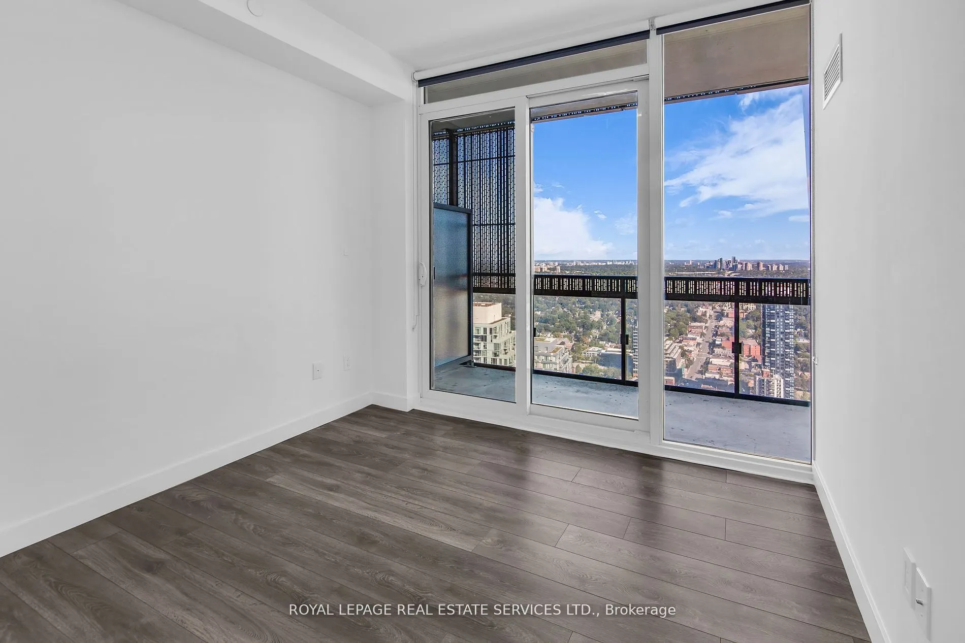 8 Eglinton Avenue E, #4008