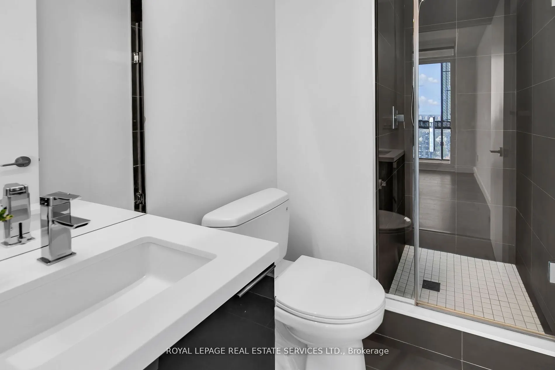 8 Eglinton Avenue E, #4008
