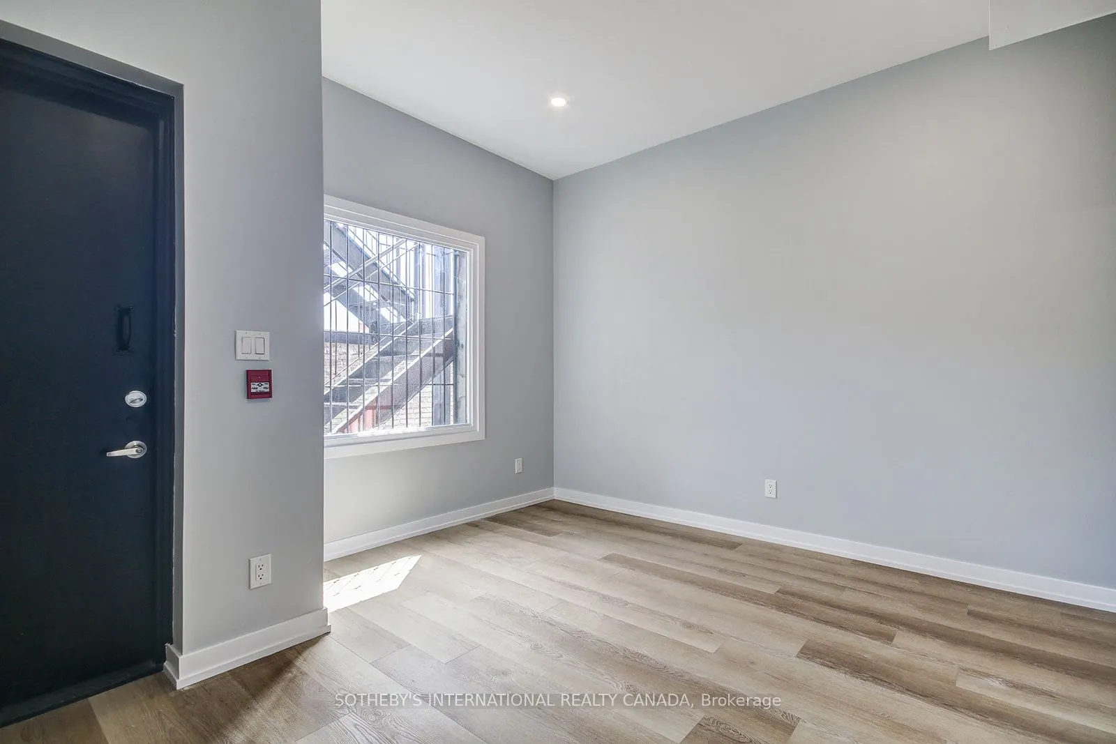 453 Dundas Street W, #2