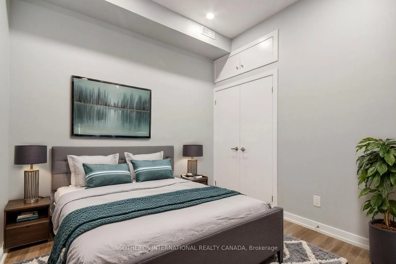 453 Dundas Street W, #2