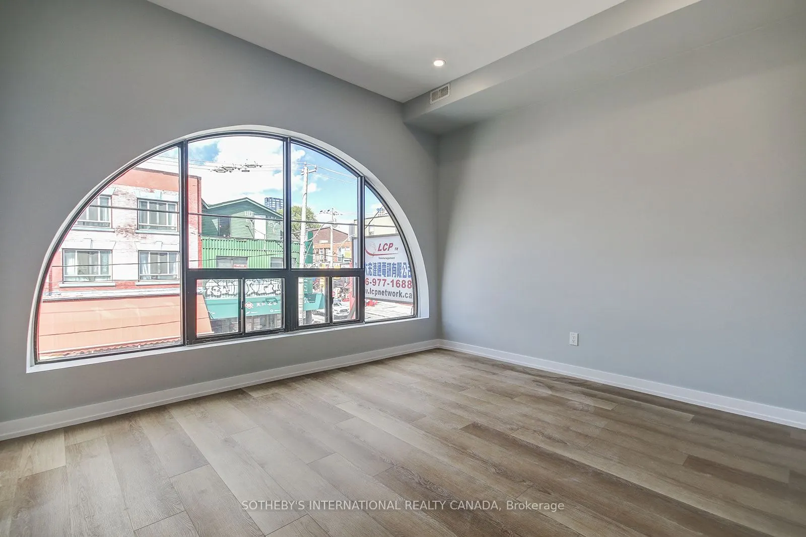 453 Dundas Street W, #2