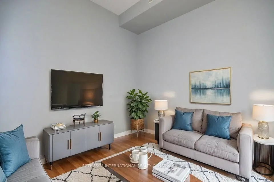 453 Dundas Street W, #3