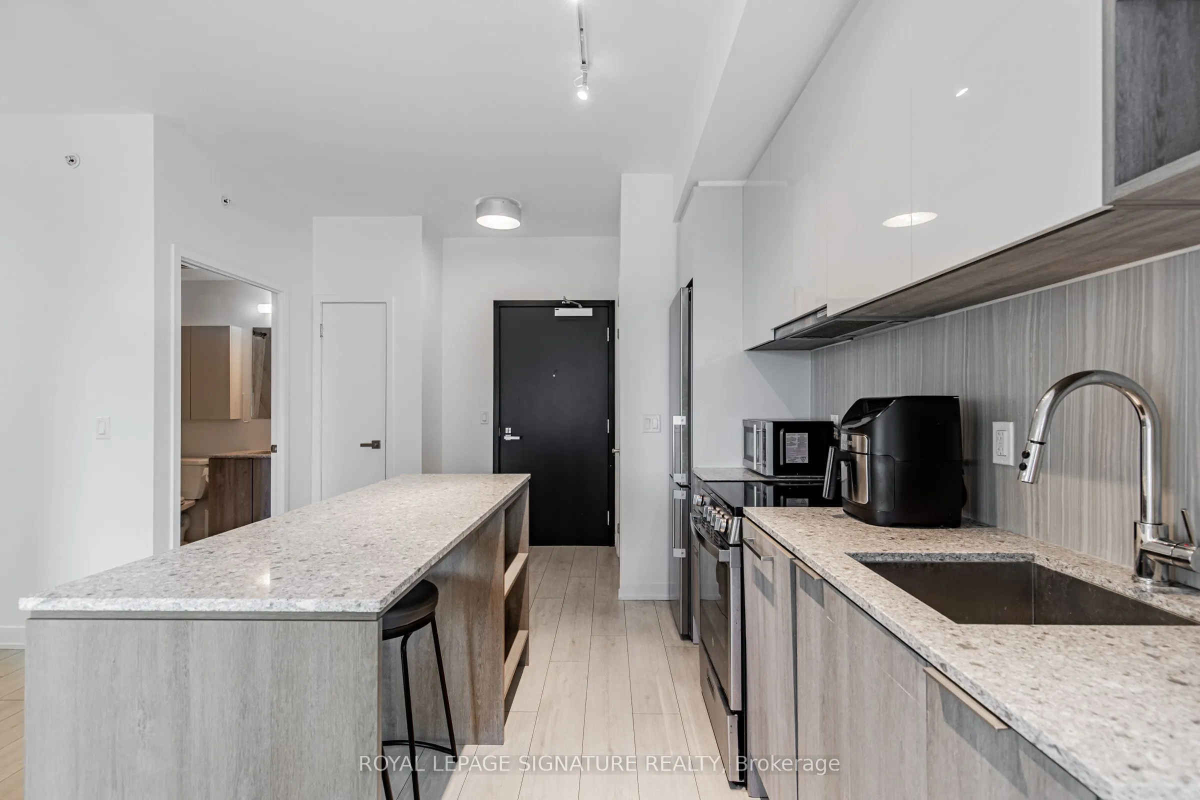 31 Tippet Road, #1208
