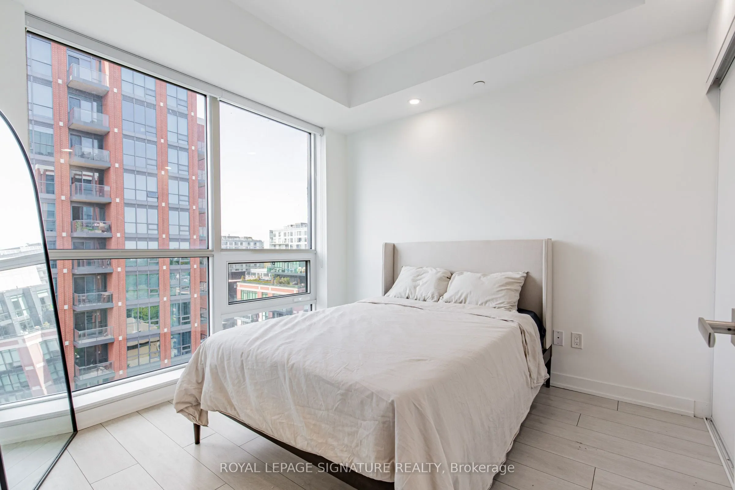 31 Tippet Road, #1208