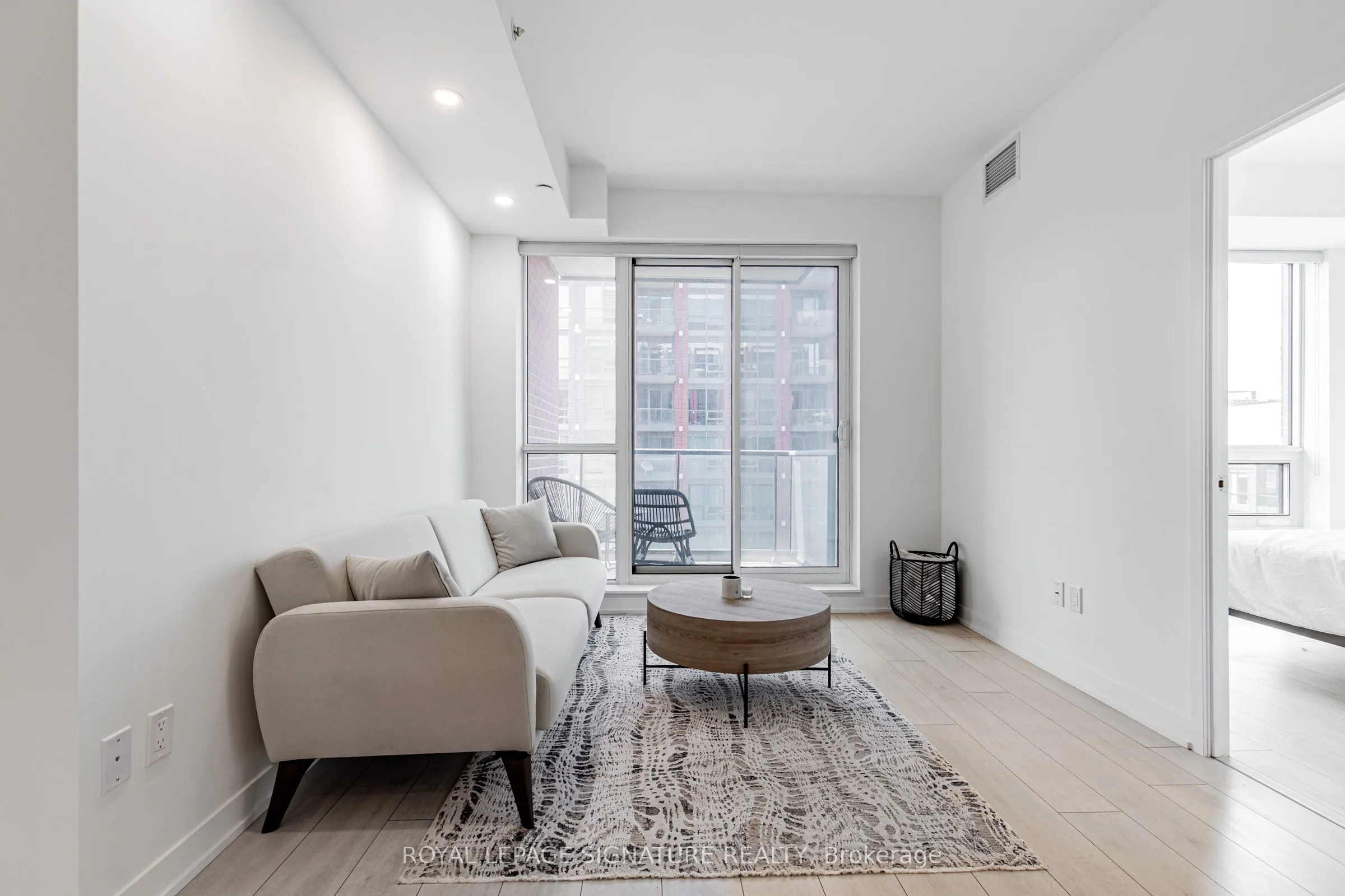 31 Tippet Road, #1208
