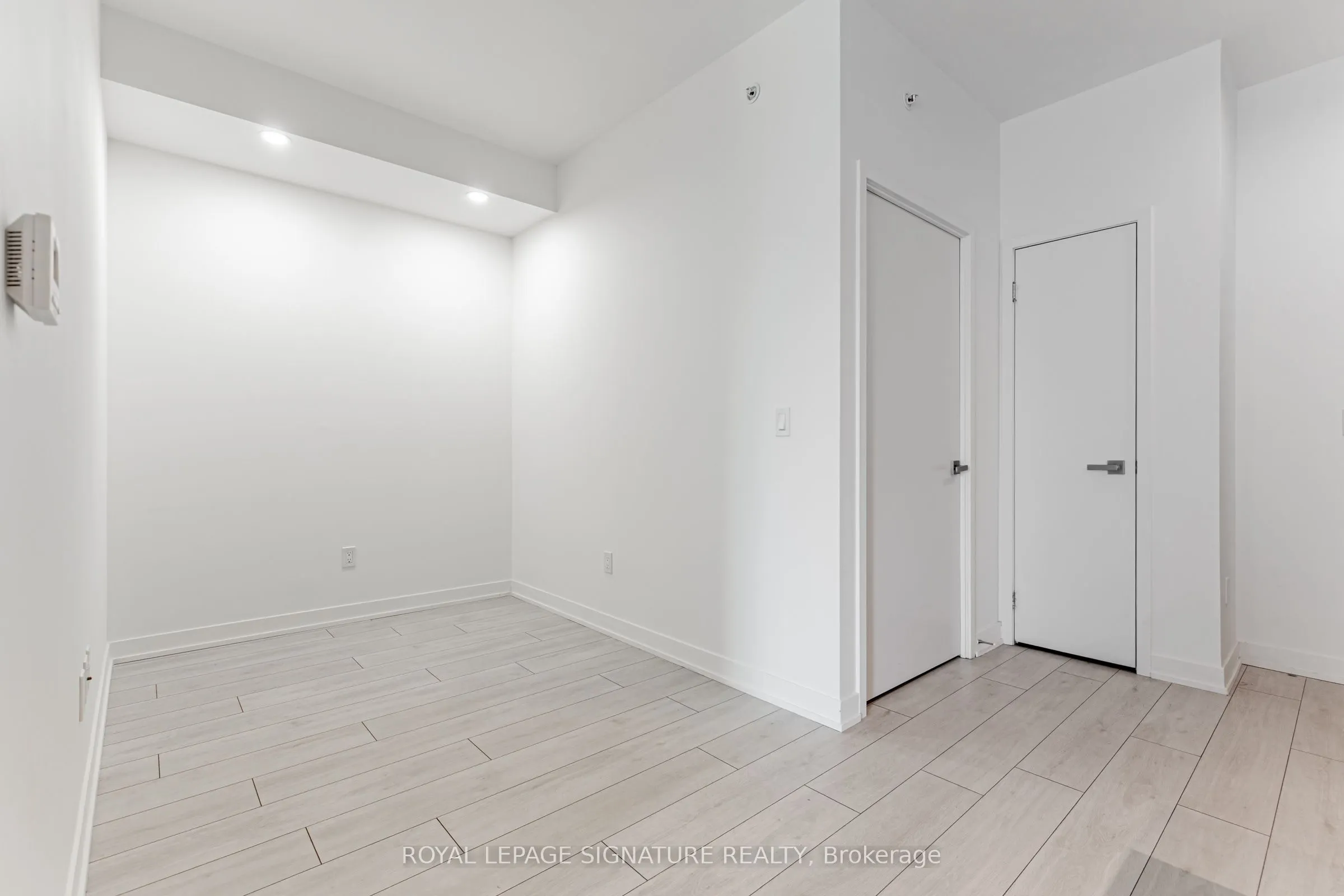 31 Tippet Road, #1208