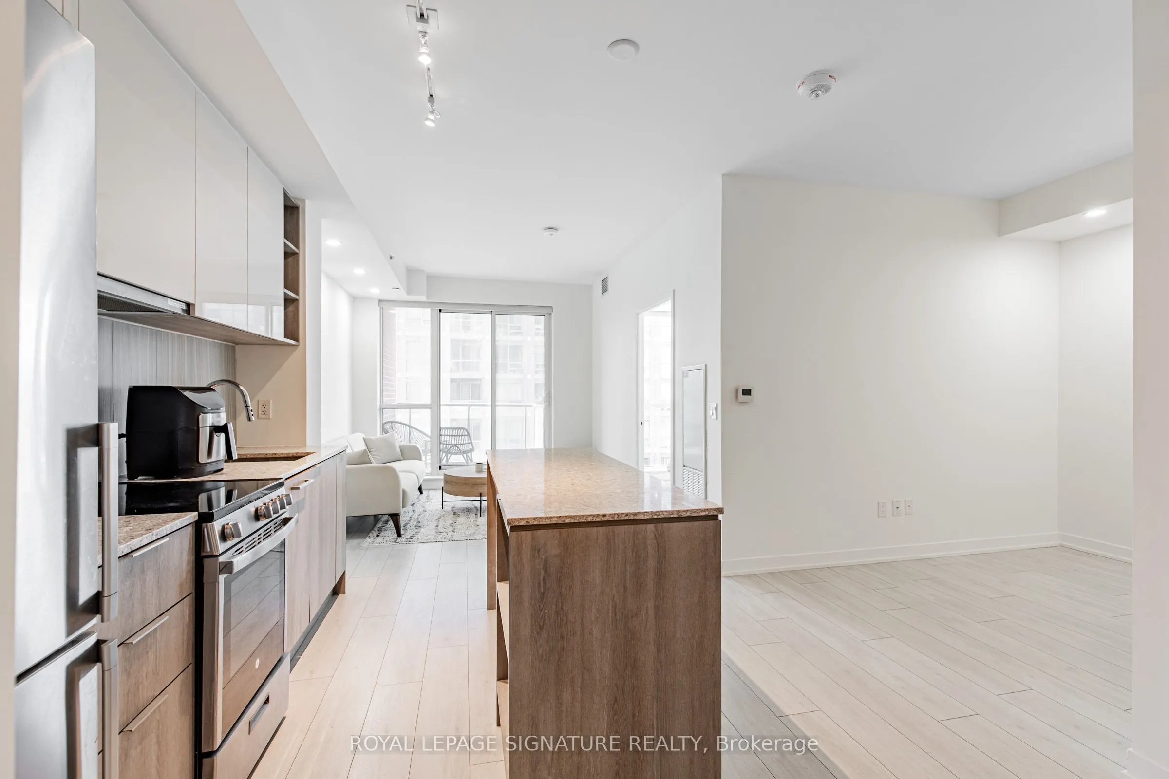 31 Tippet Road, #1208