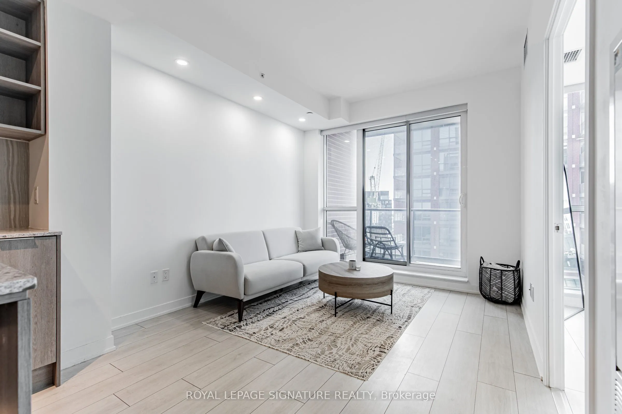 31 Tippet Road, #1208