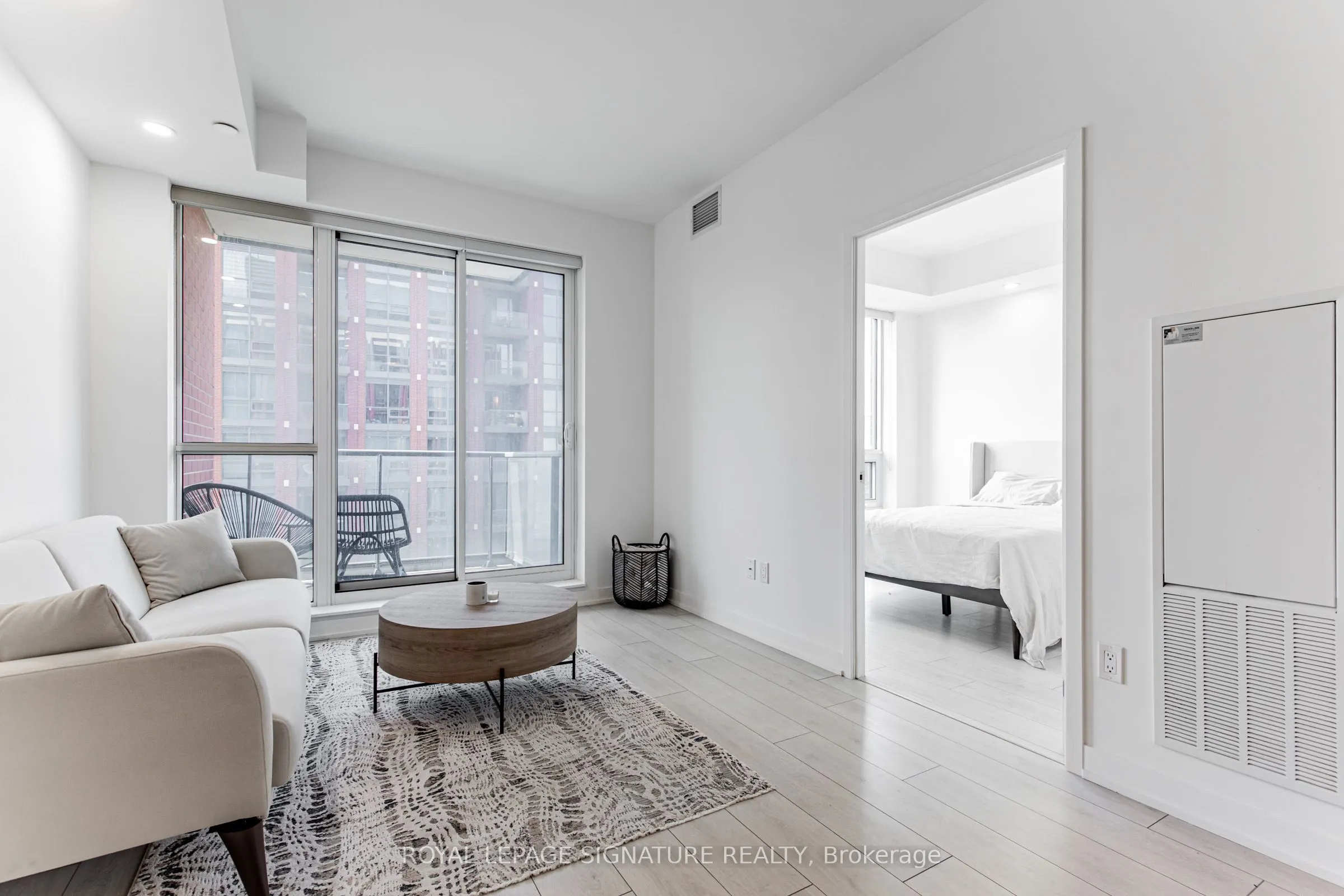 31 Tippet Road, #1208
