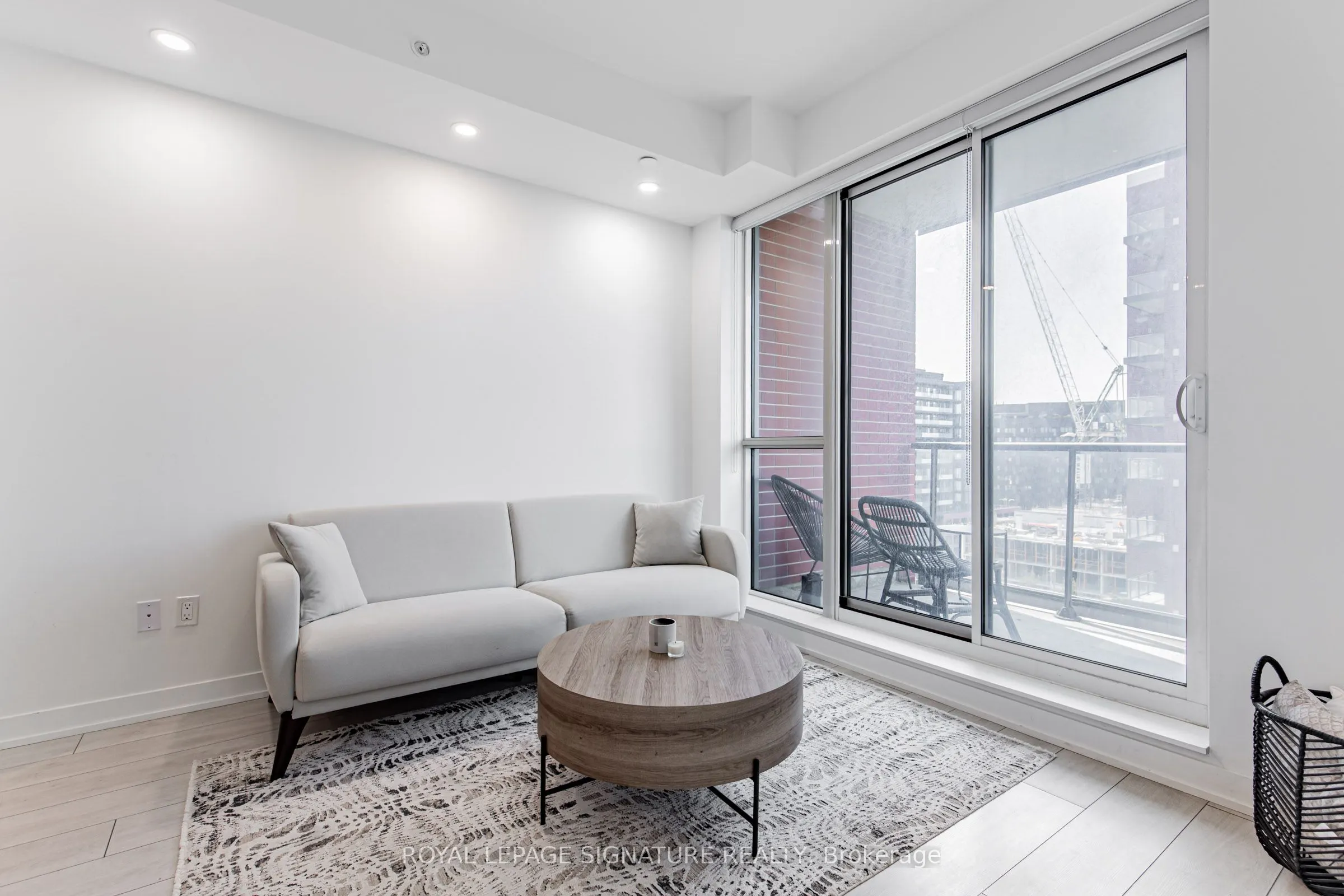 31 Tippet Road, #1208
