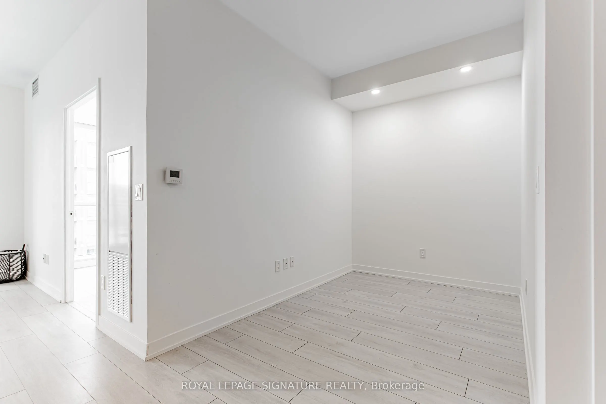 31 Tippet Road, #1208