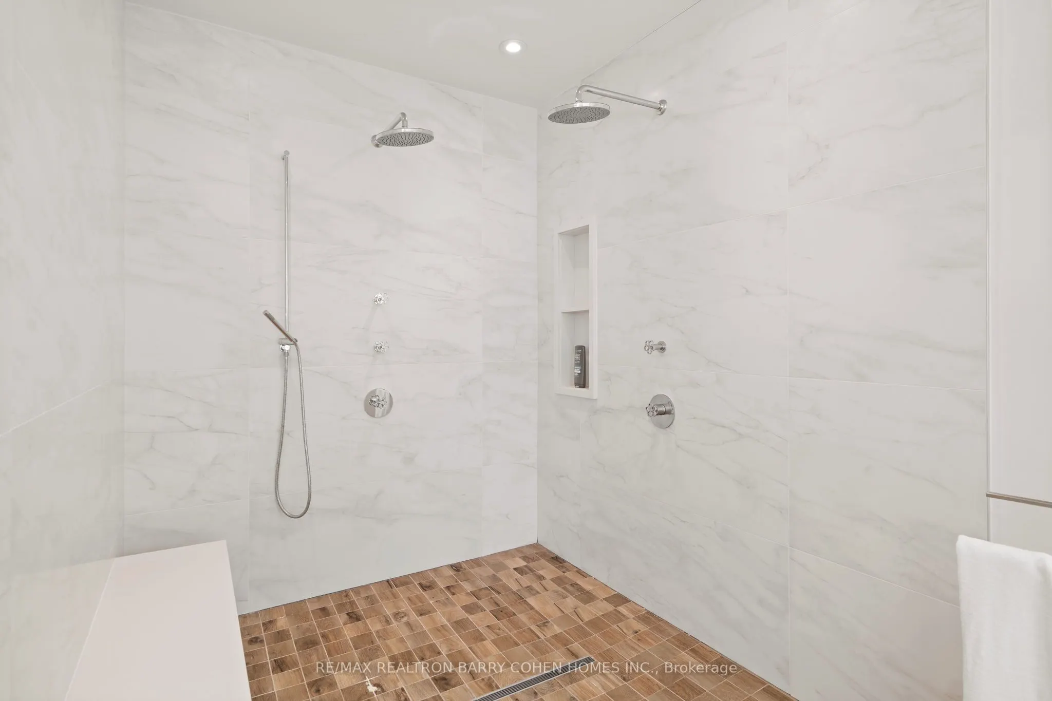 468 Wellington Street W, #300