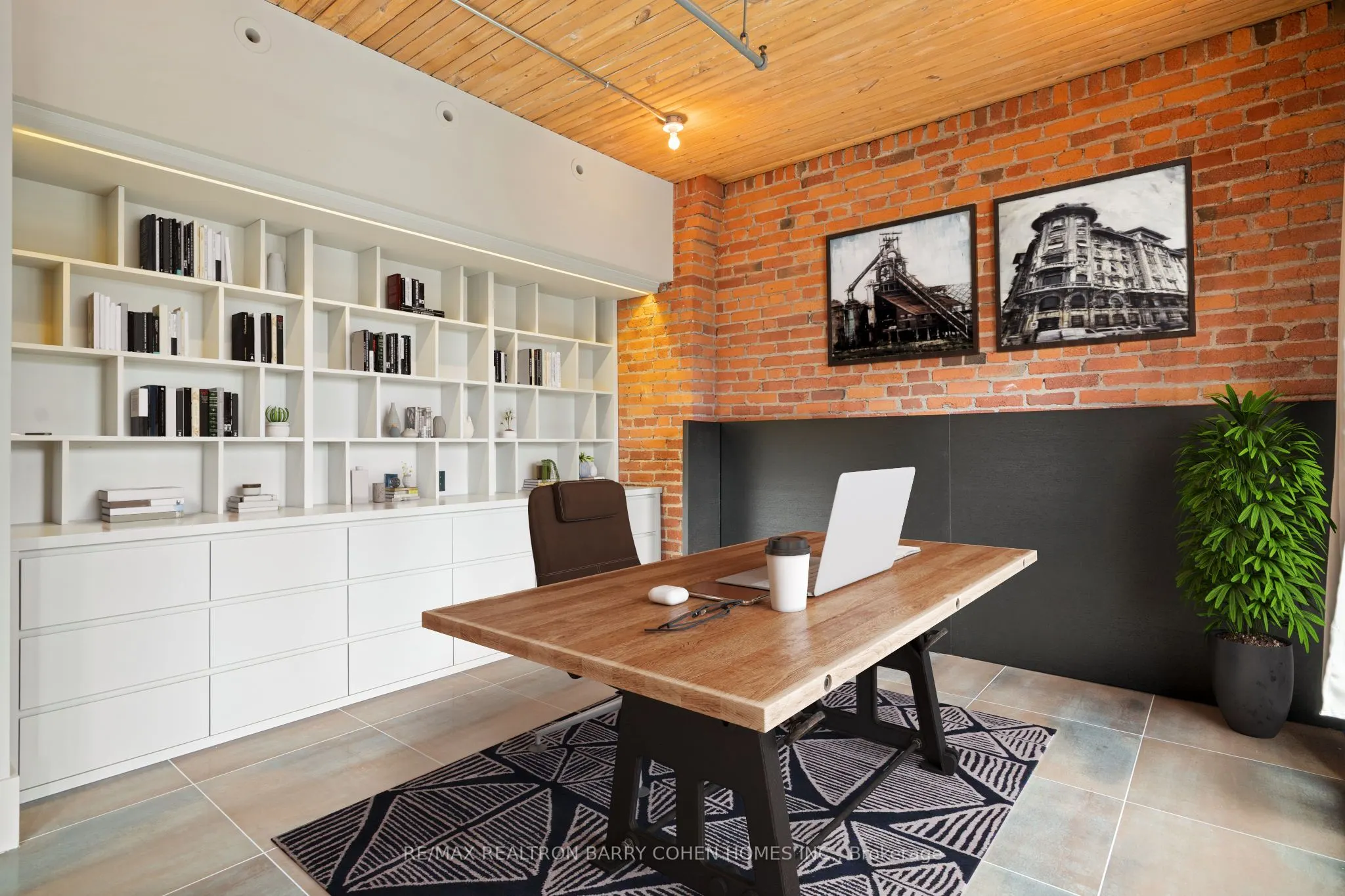 468 Wellington Street W, #300