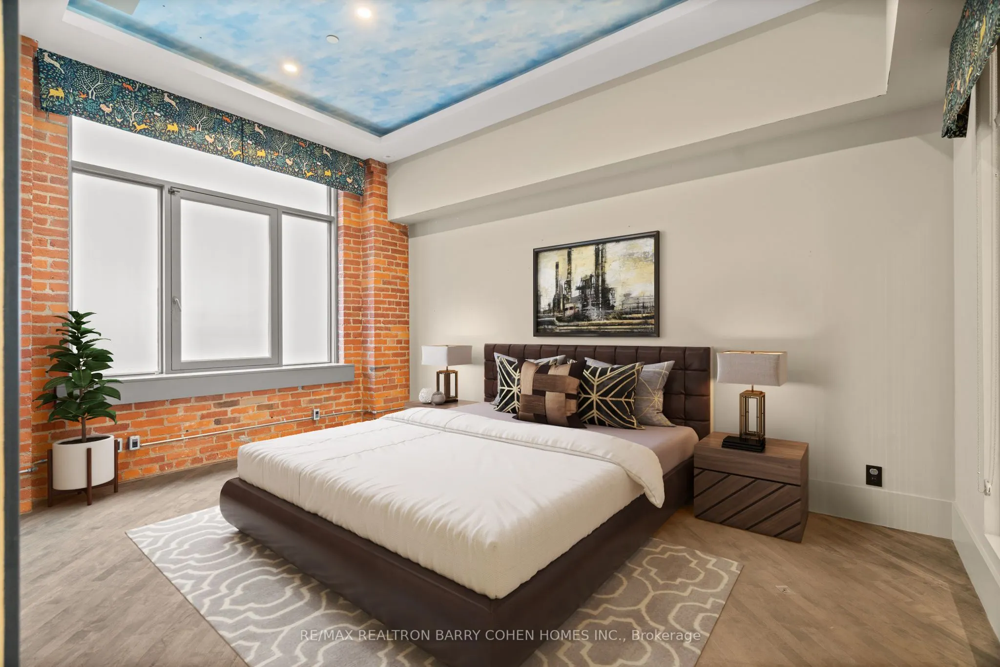 468 Wellington Street W, #300