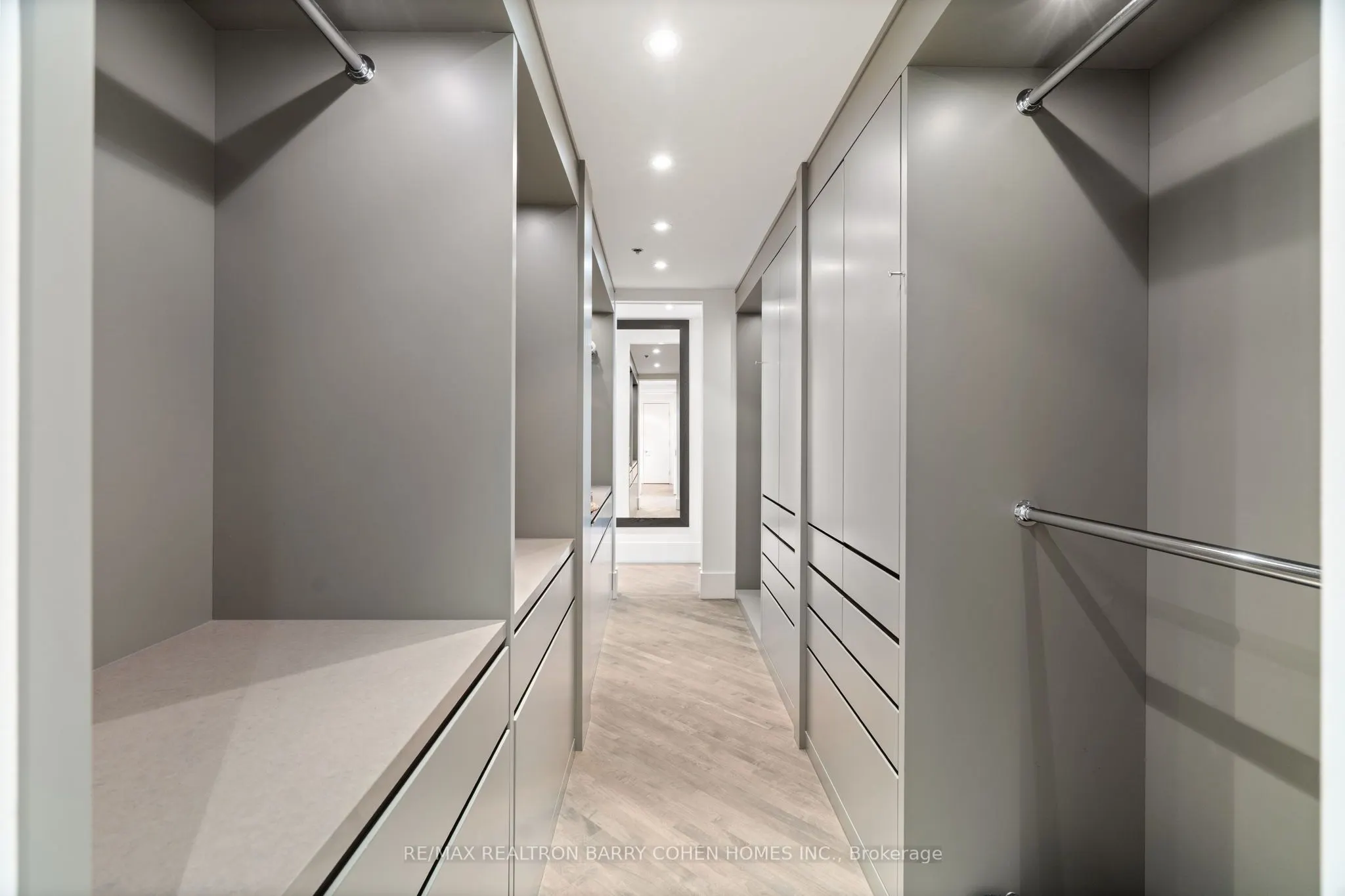 468 Wellington Street W, #300