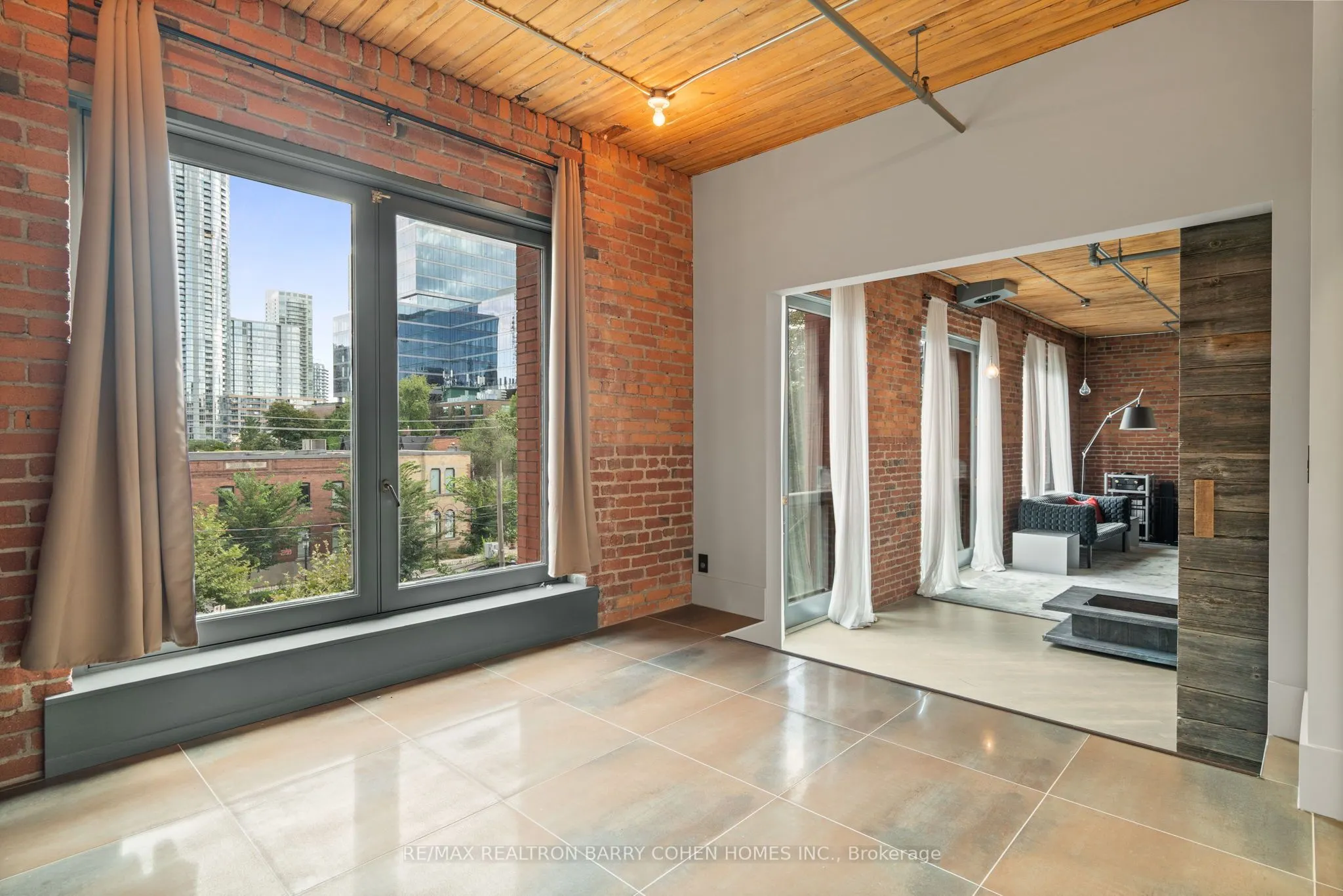 468 Wellington Street W, #300