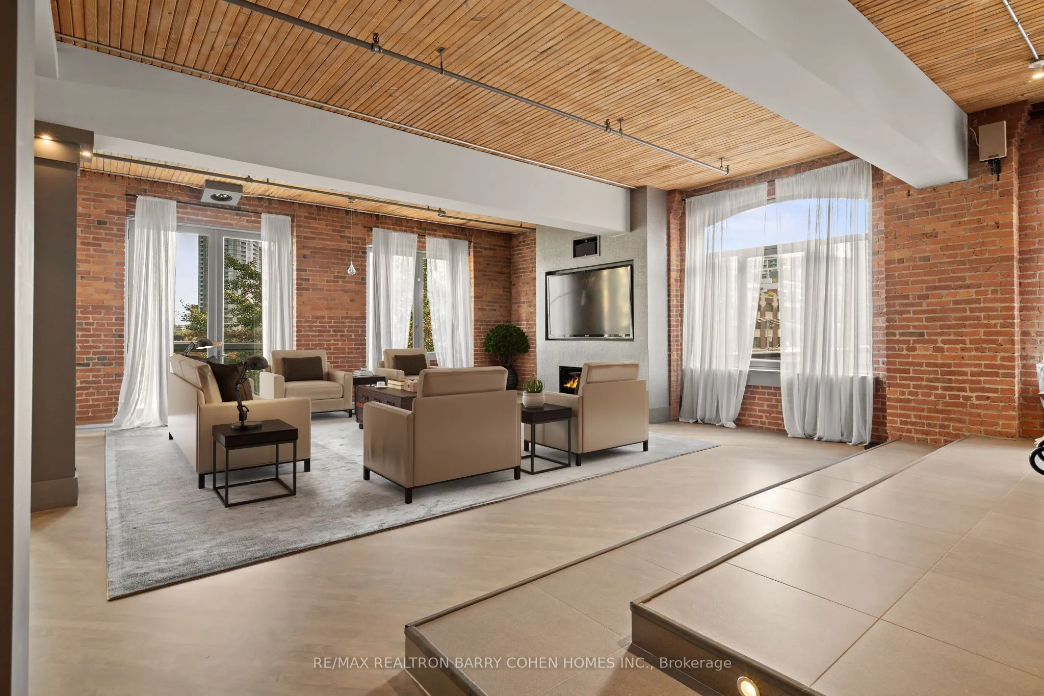 468 Wellington Street W, #300