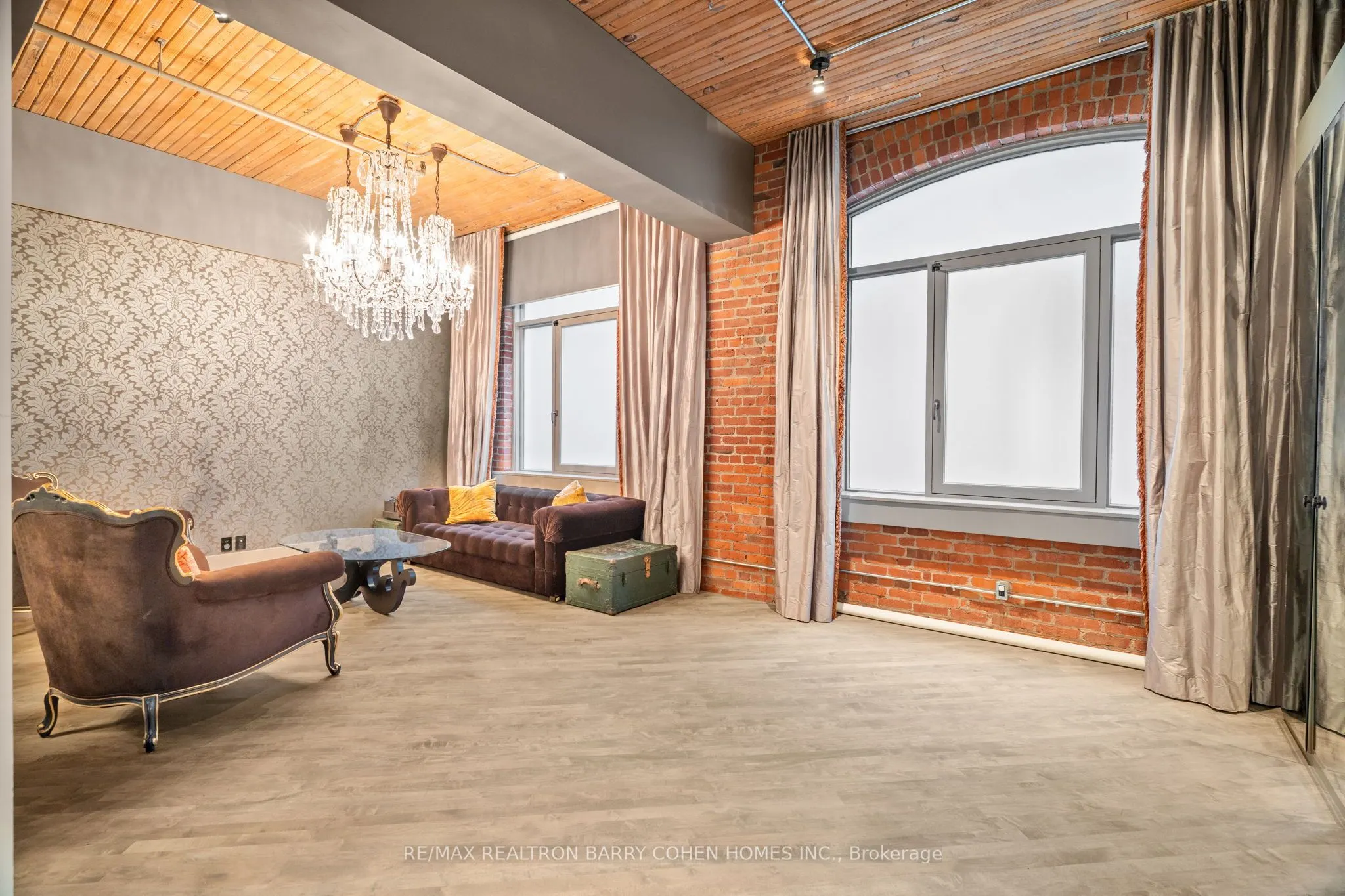 468 Wellington Street W, #300