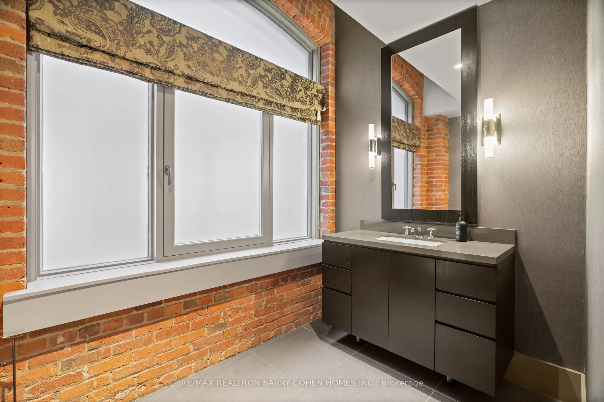 468 Wellington Street W, #300