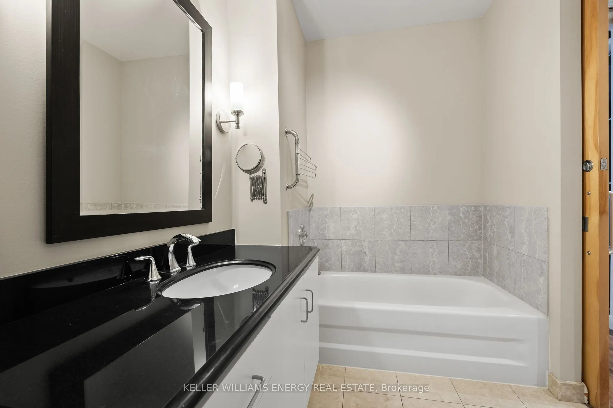 188 Eglinton Avenue E, #712