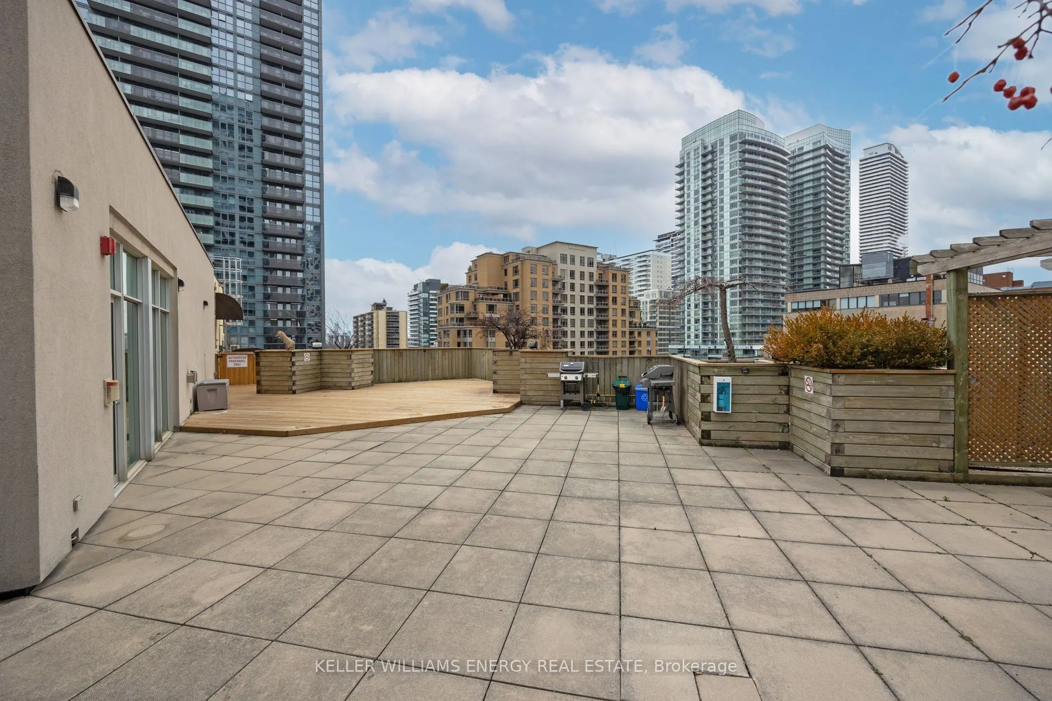 188 Eglinton Avenue E, #712