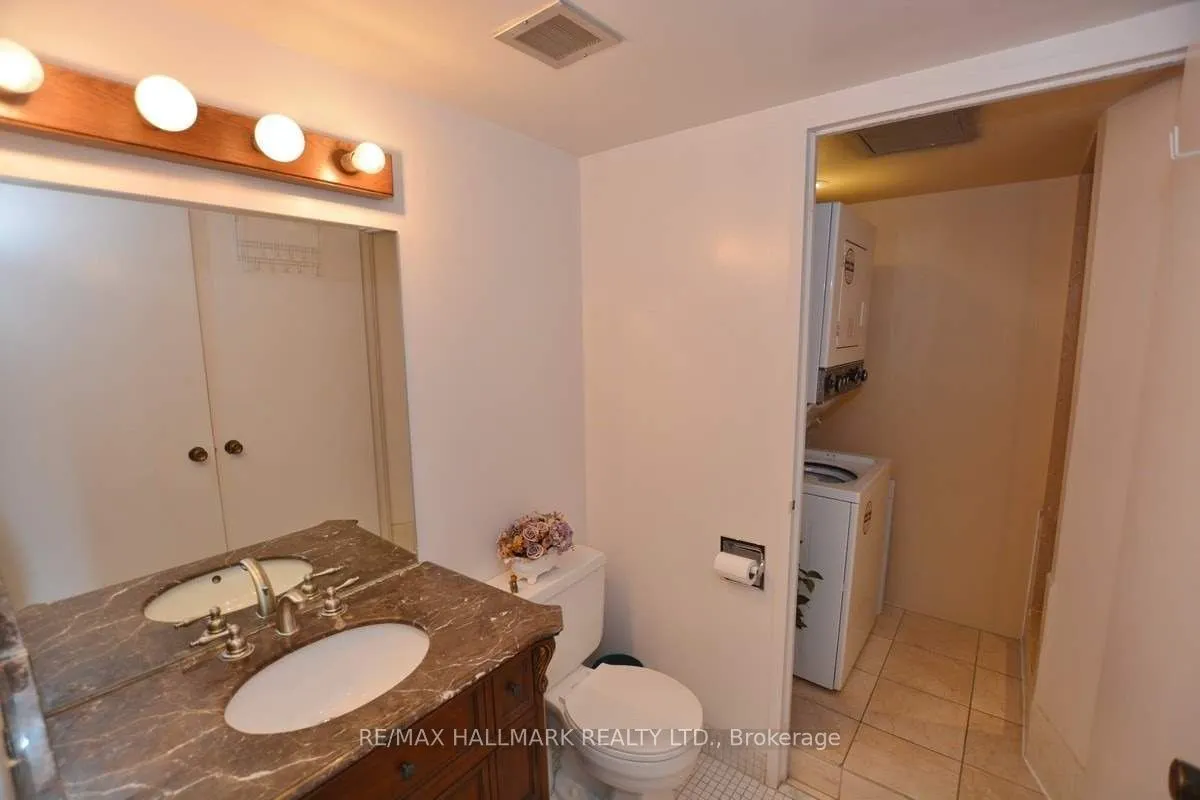 633 Bay Street, #2215