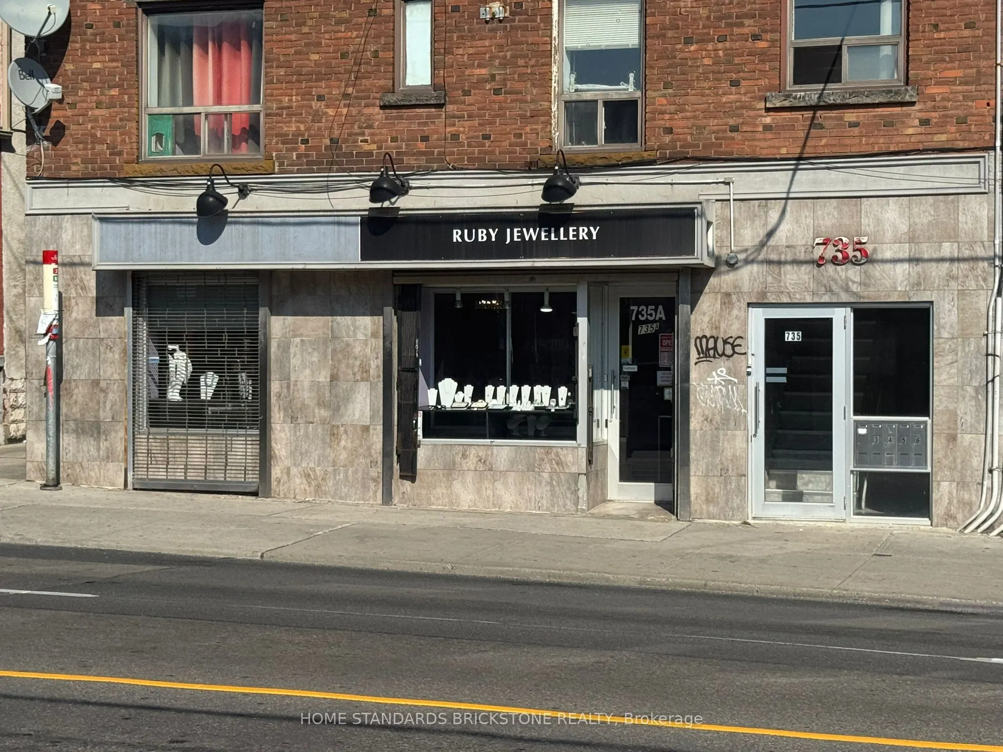 735 Dufferin Street