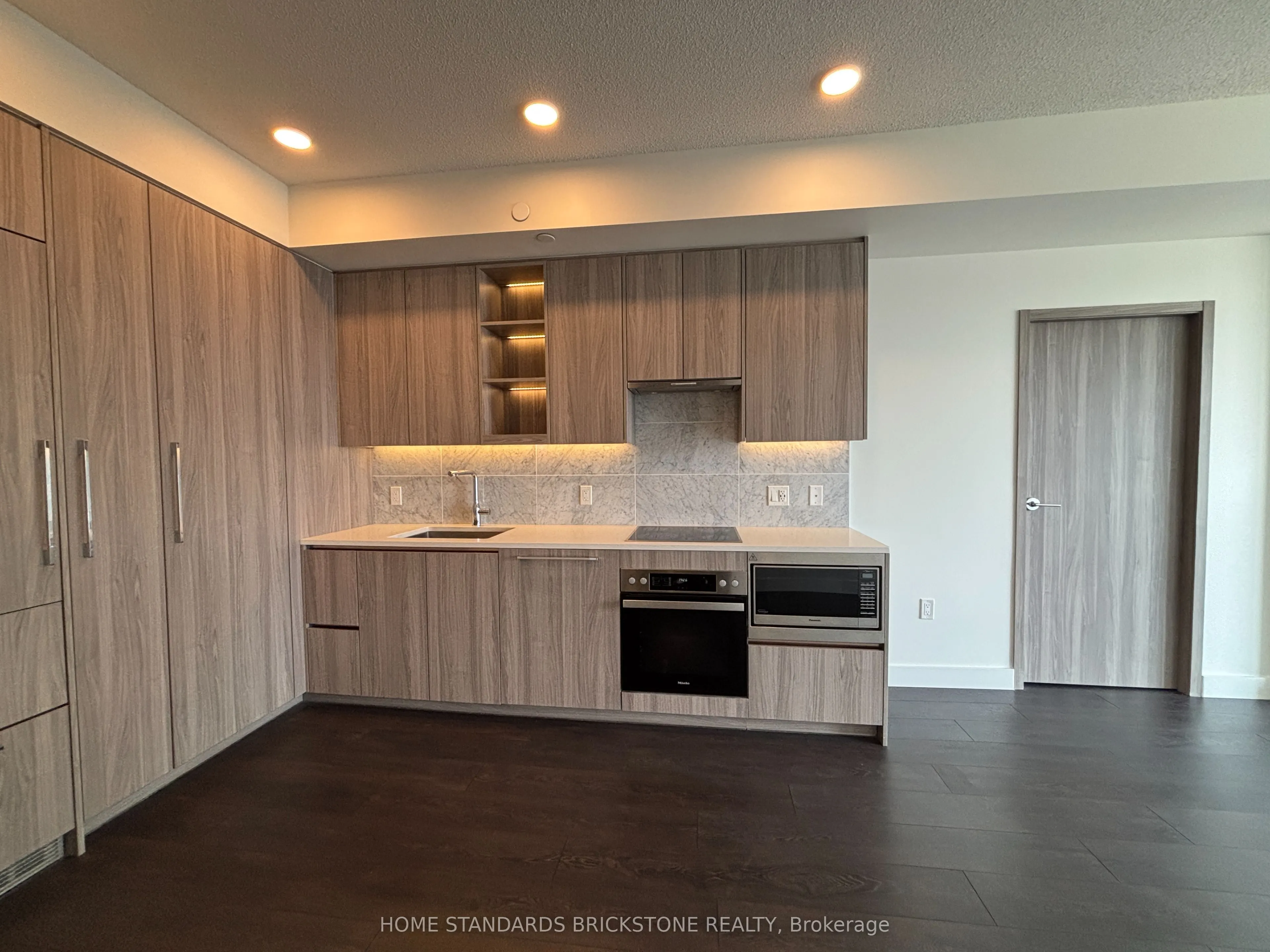 85 Mcmahon Drive, #2112