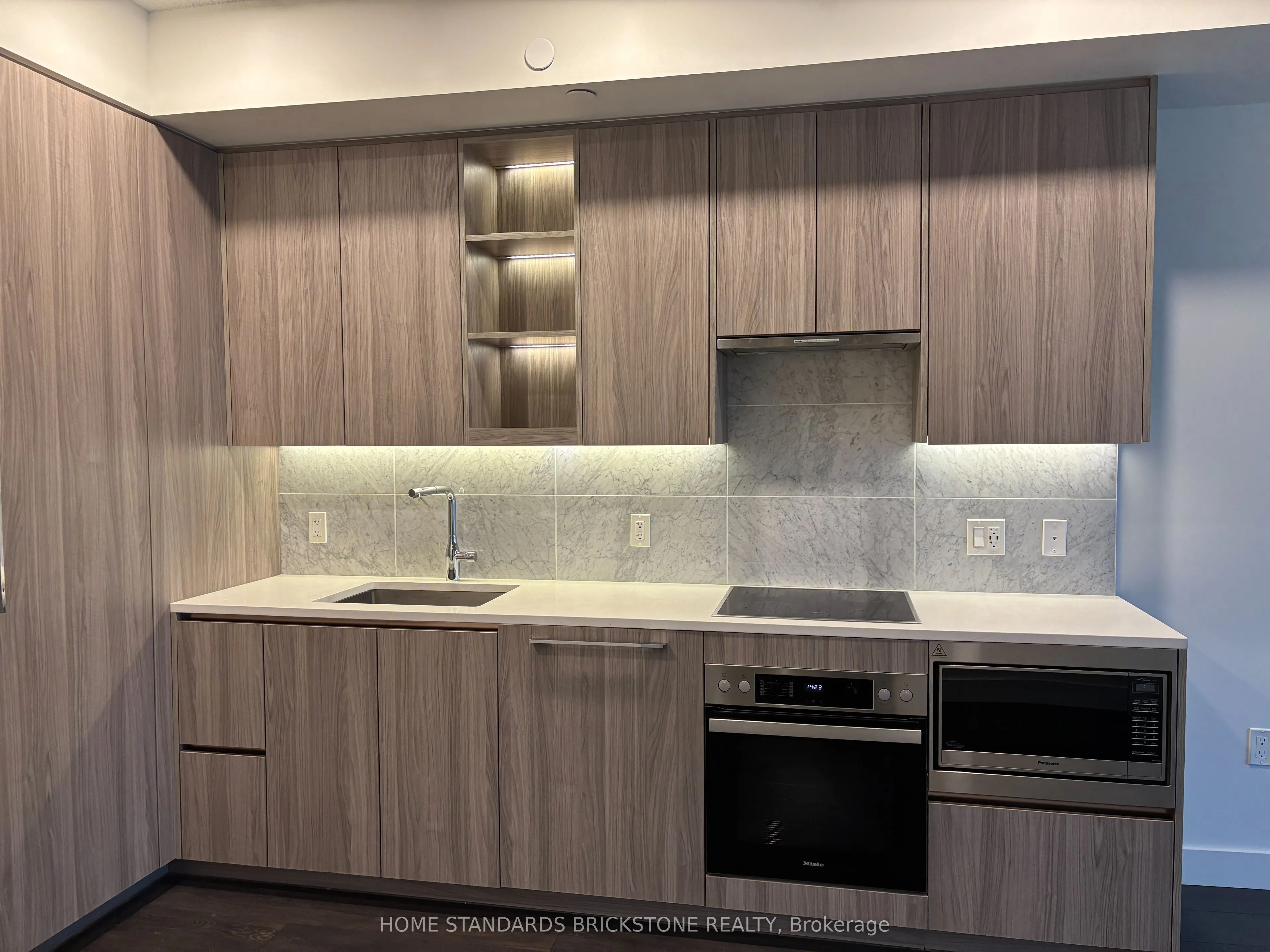 85 Mcmahon Drive, #2112
