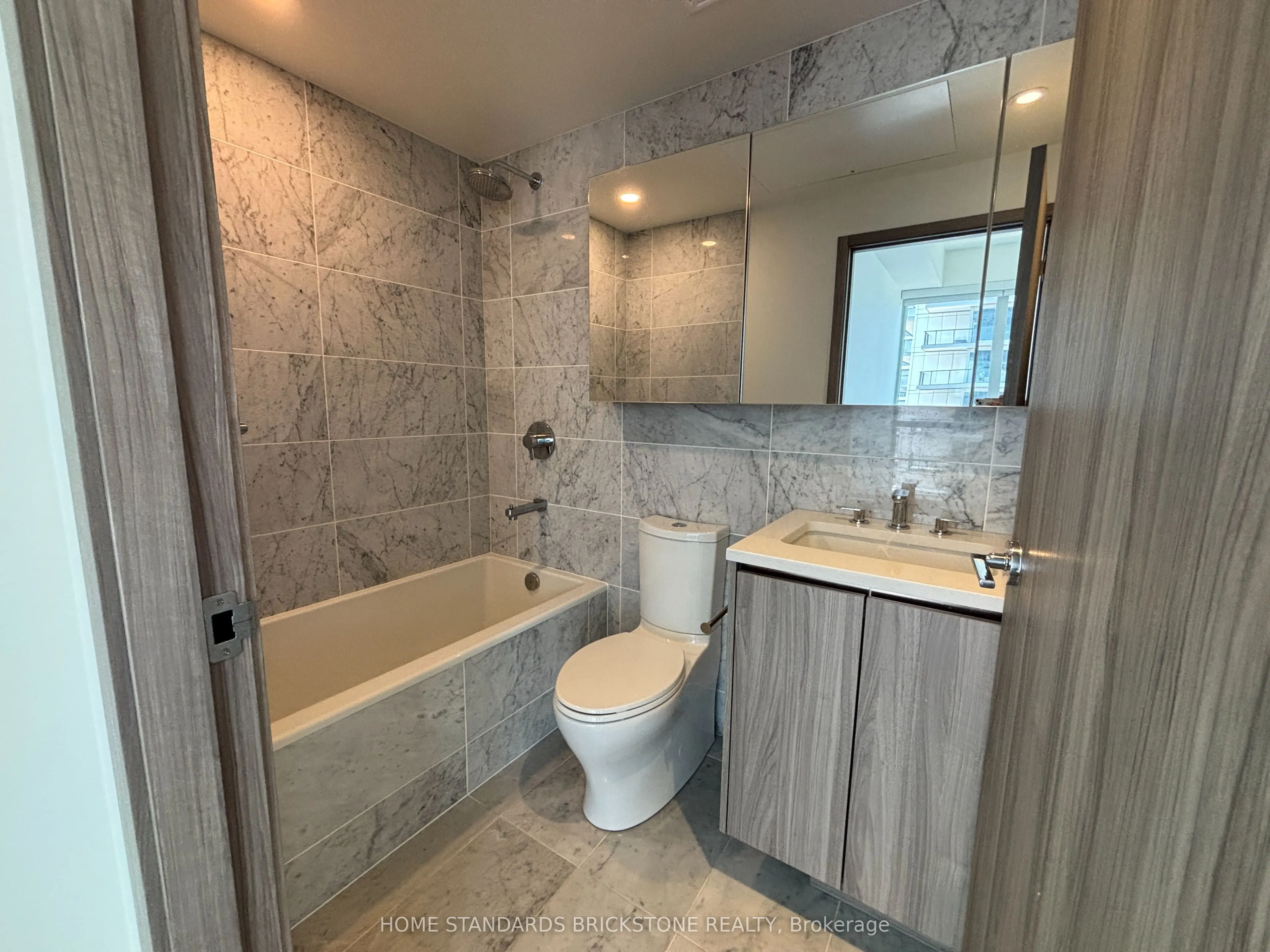 85 Mcmahon Drive, #2112