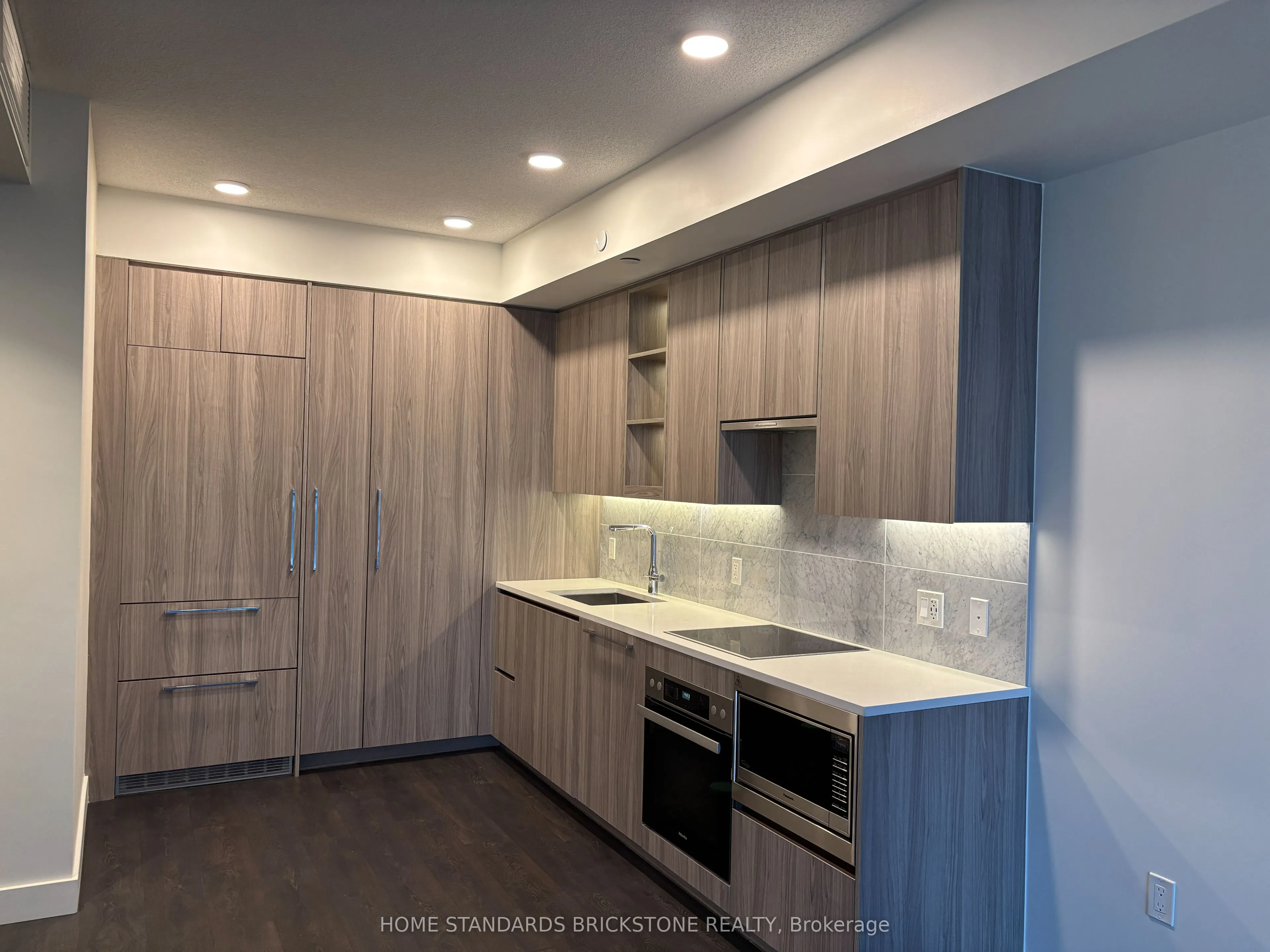 85 Mcmahon Drive, #2112
