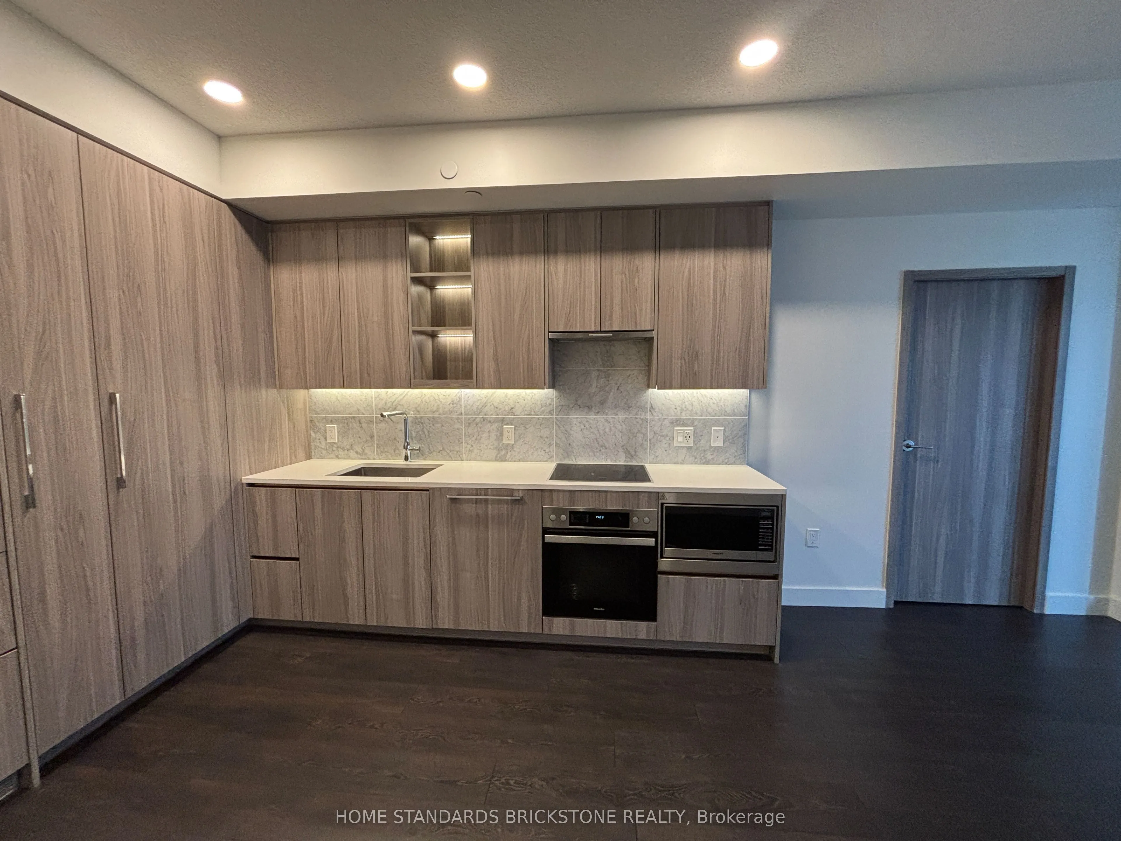 85 Mcmahon Drive, #2112