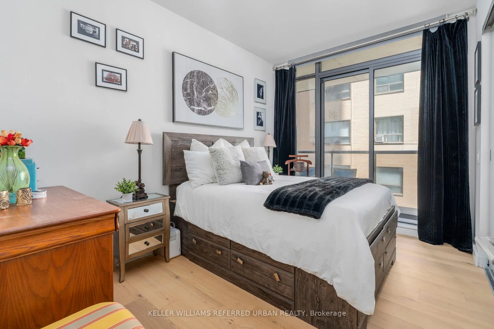 81 Wellesley Street E, #402