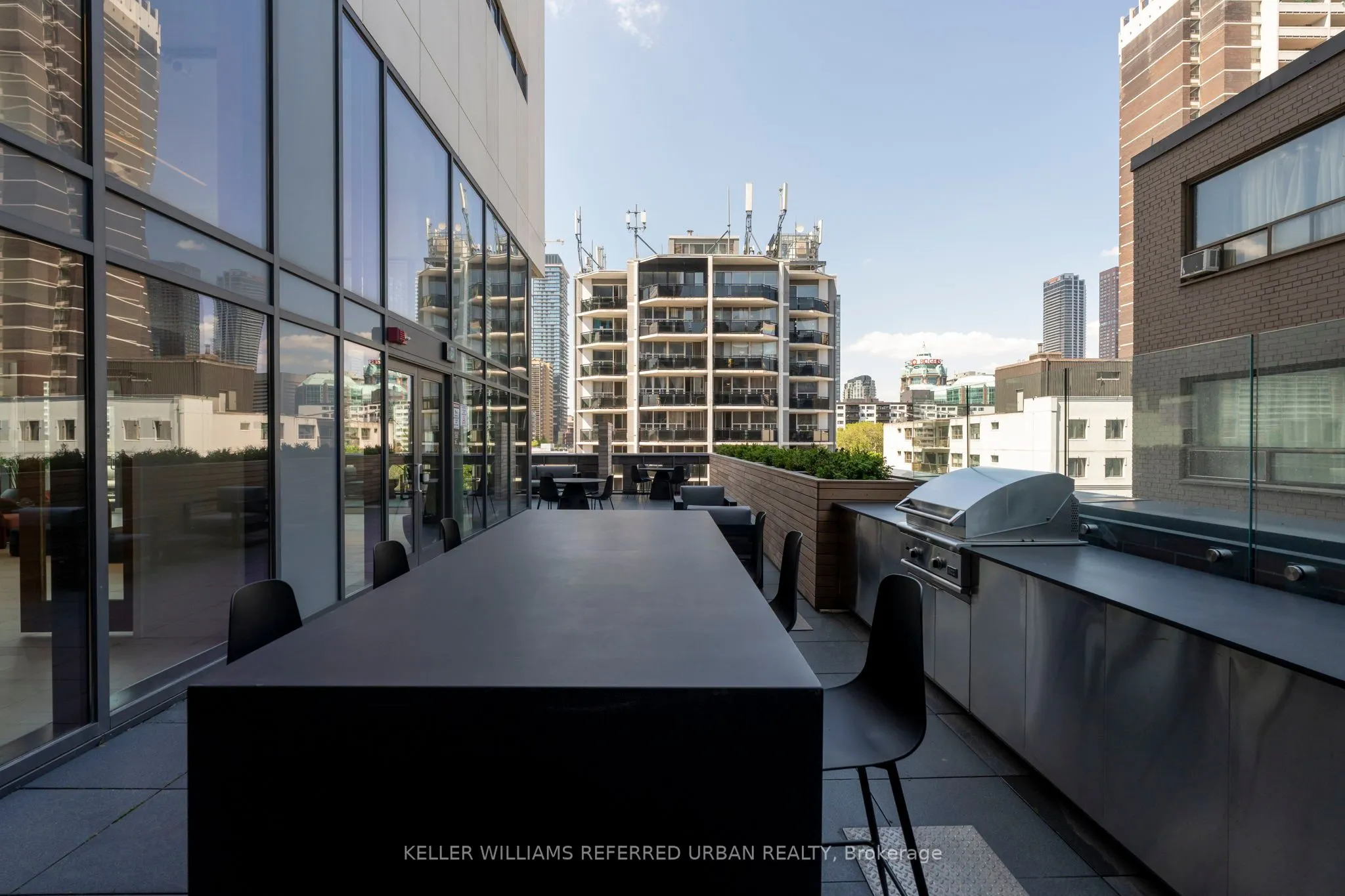 81 Wellesley Street E, #402