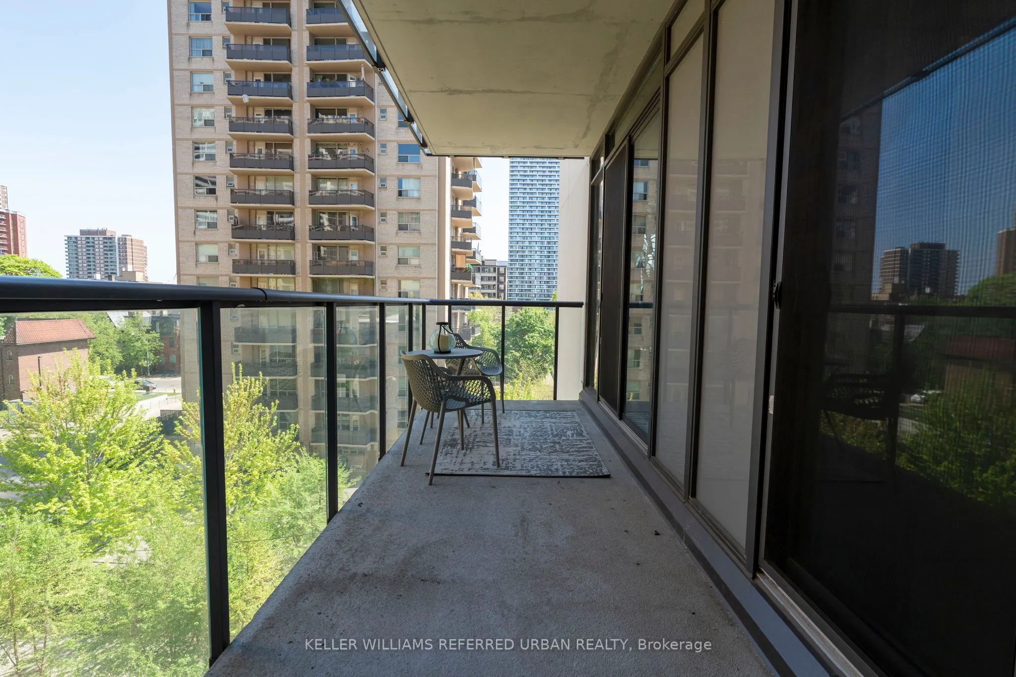 81 Wellesley Street E, #402