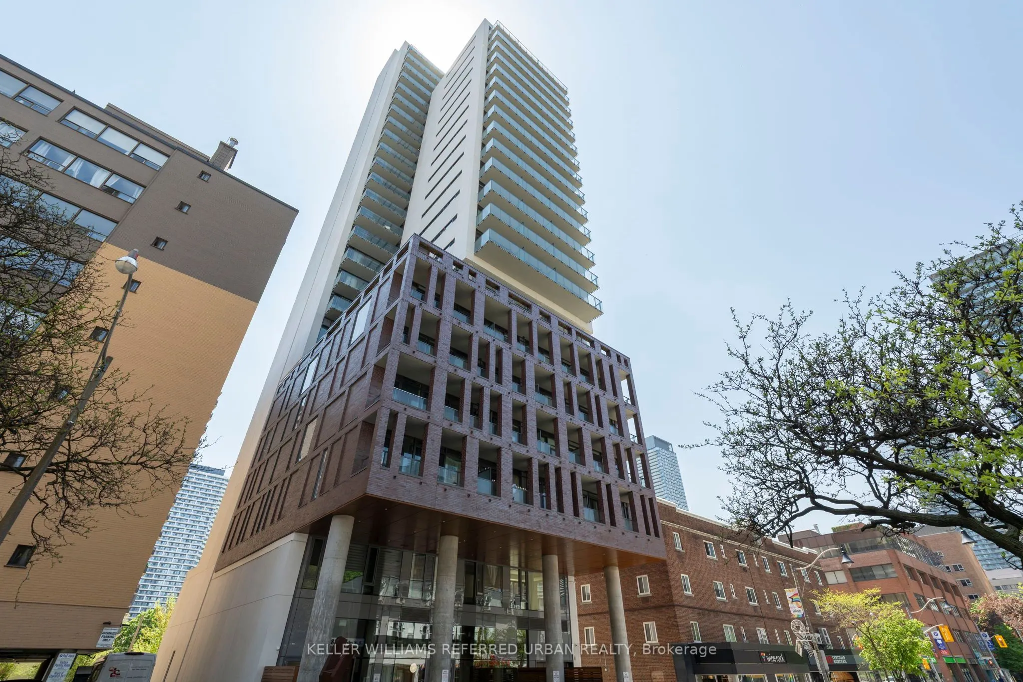 81 Wellesley Street E, #402