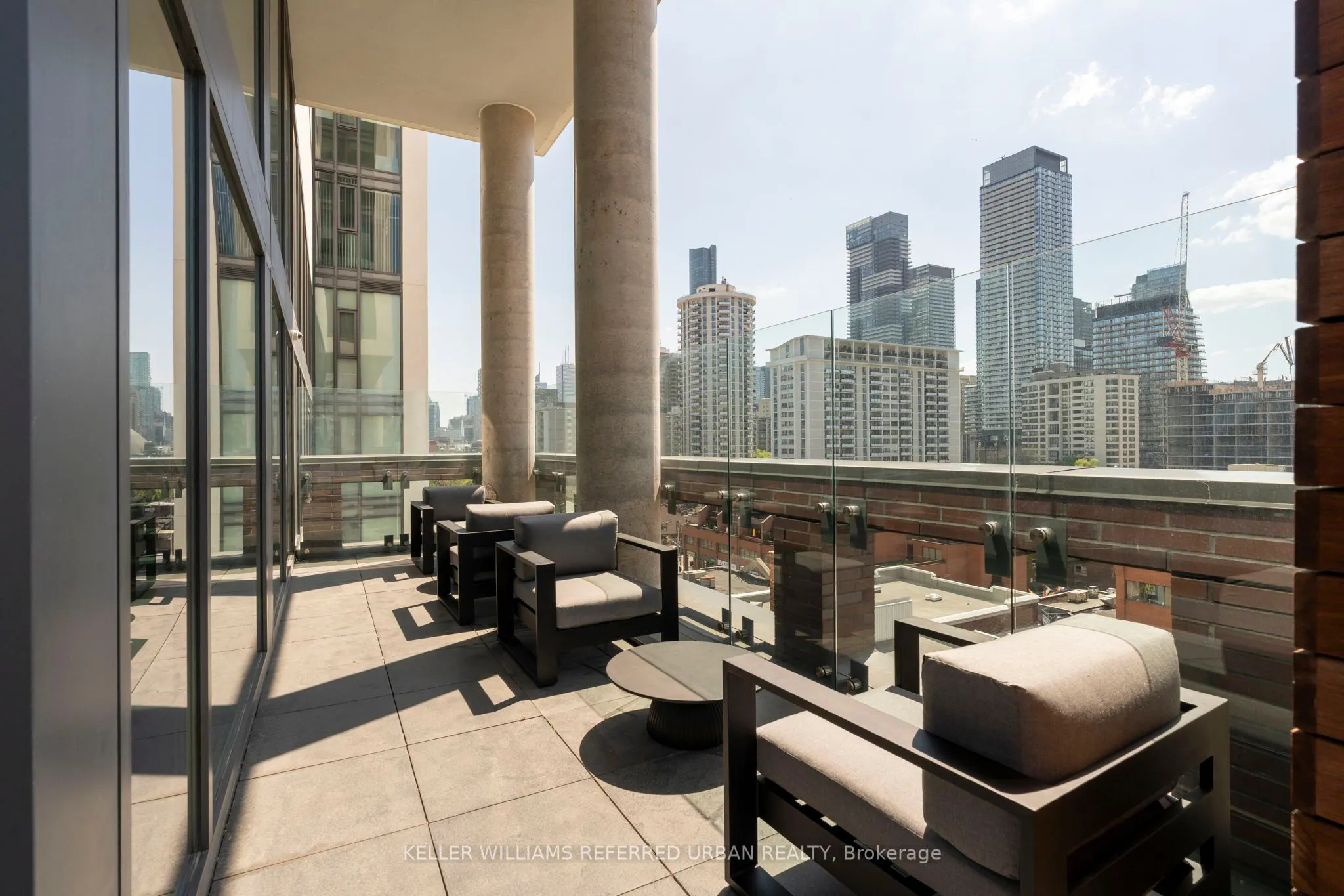 81 Wellesley Street E, #402