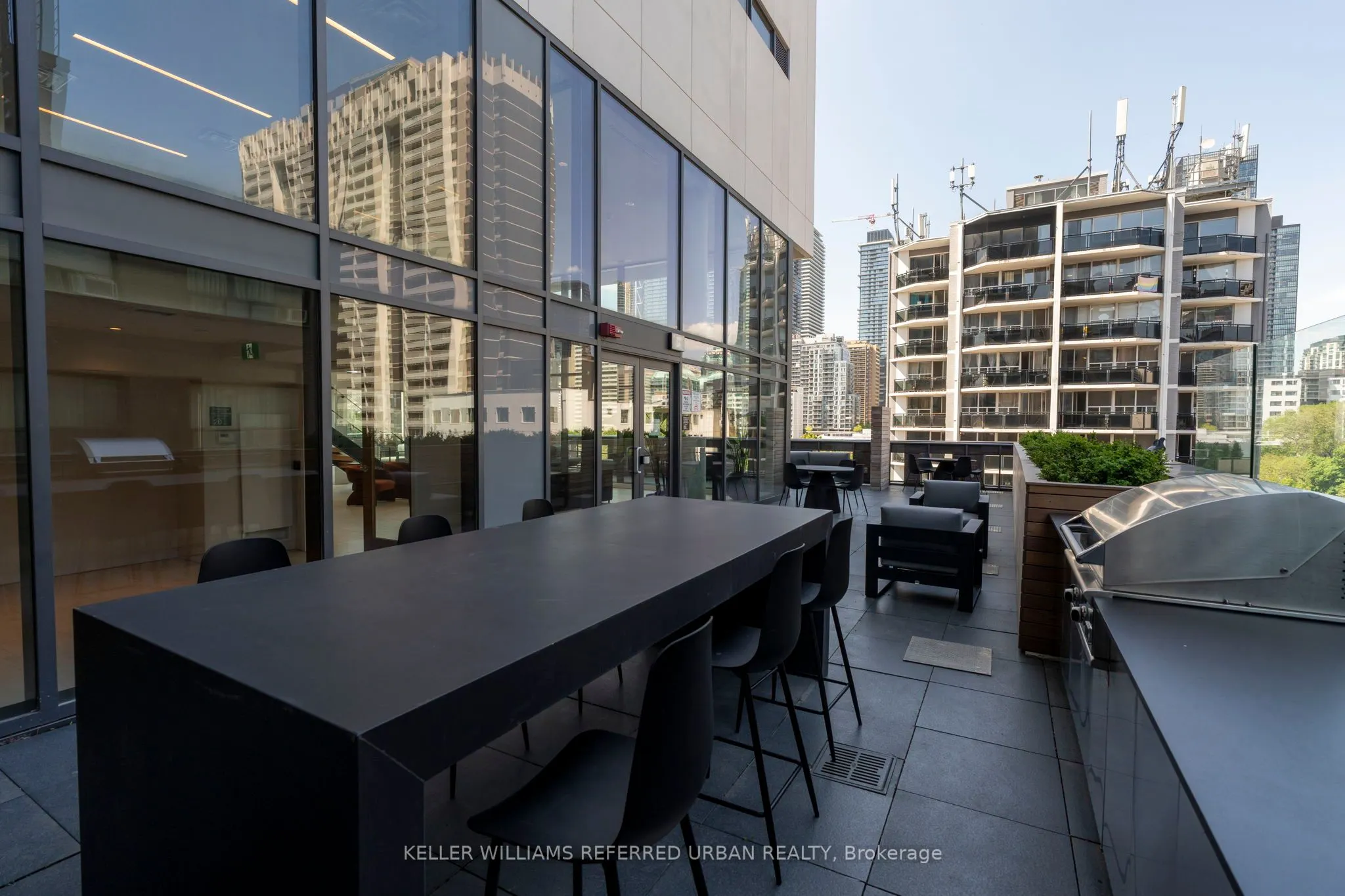 81 Wellesley Street E, #402