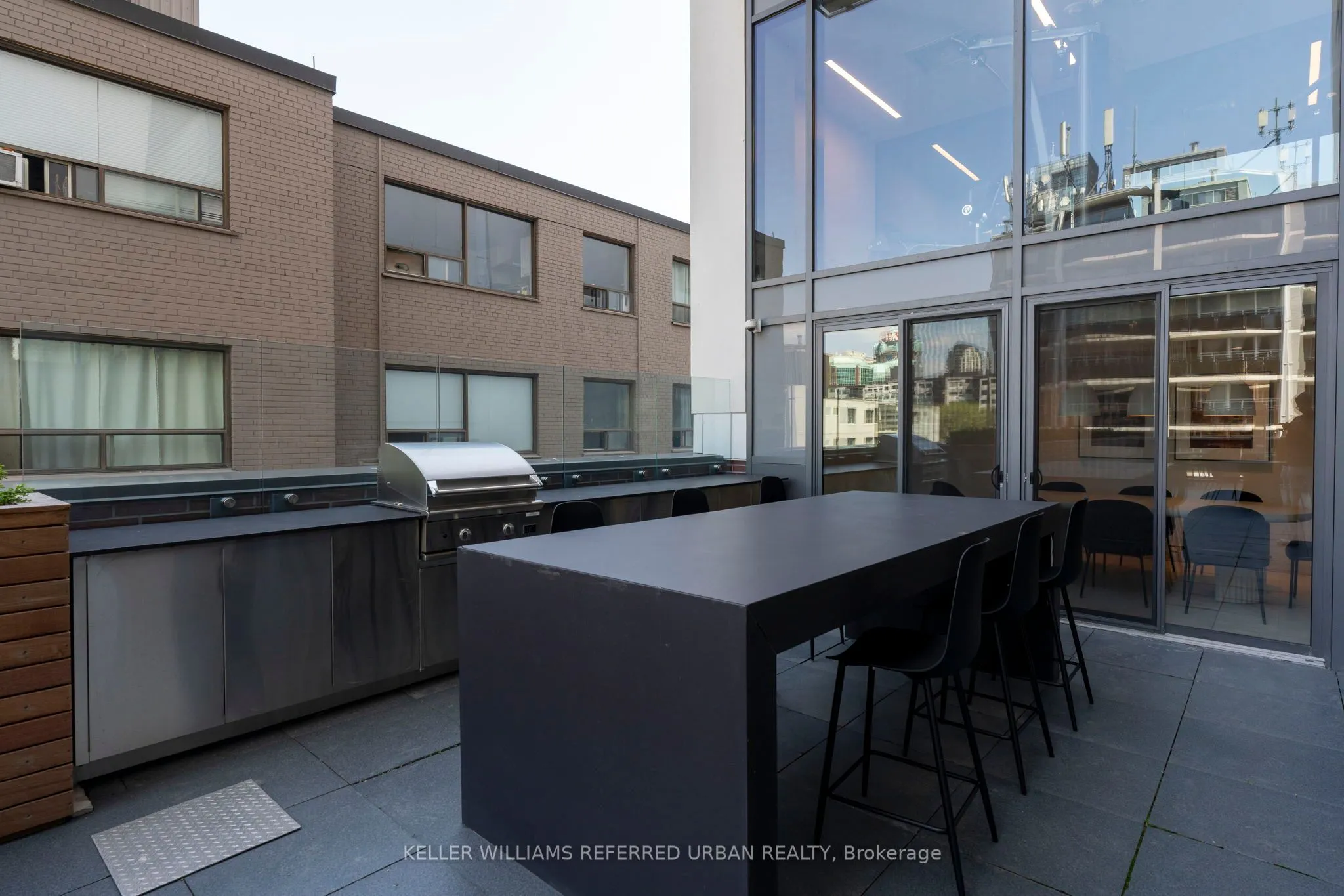 81 Wellesley Street E, #402