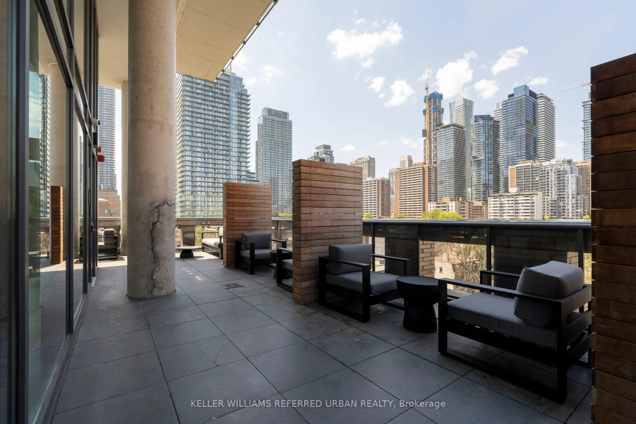 81 Wellesley Street E, #402