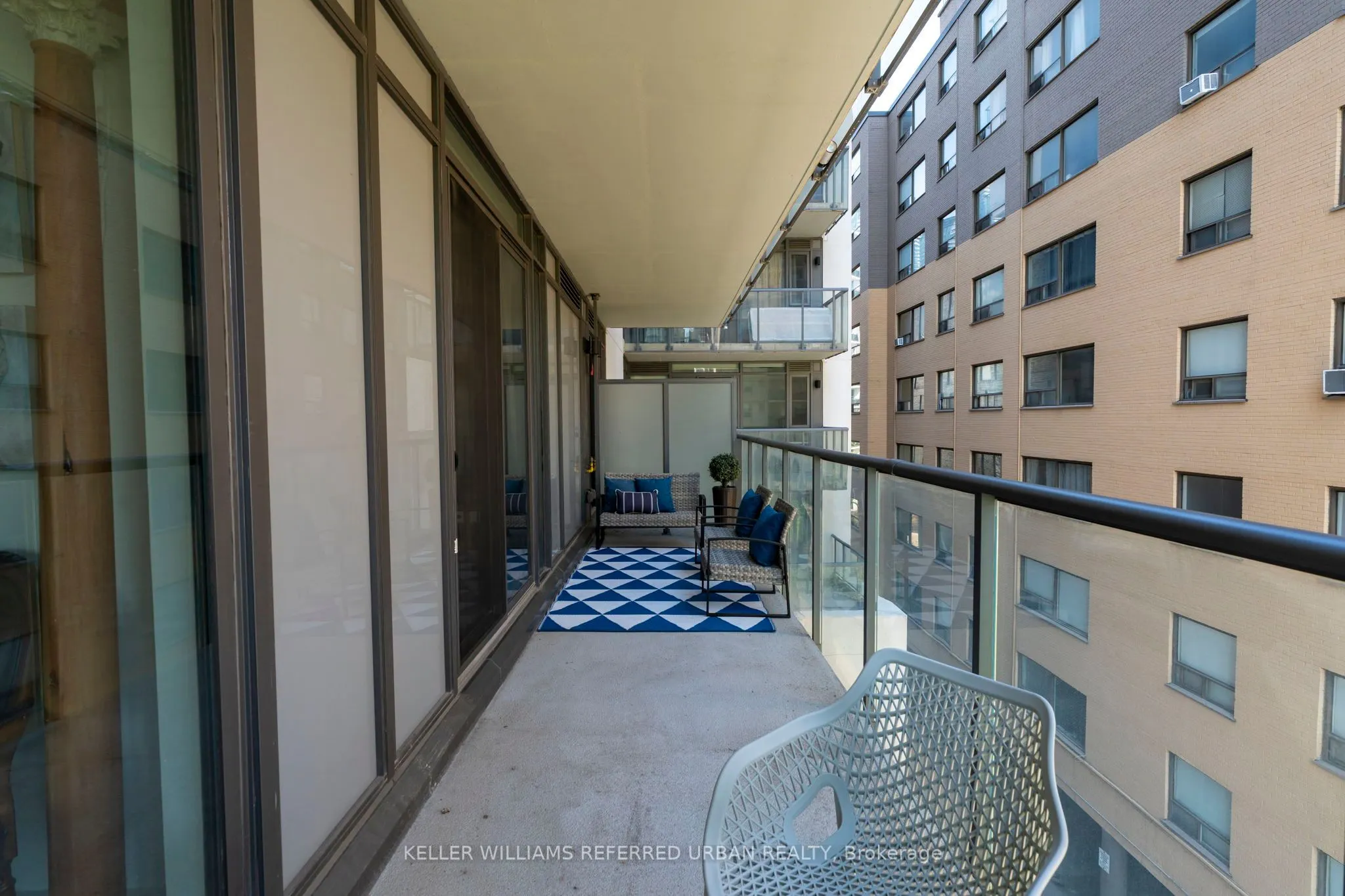 81 Wellesley Street E, #402