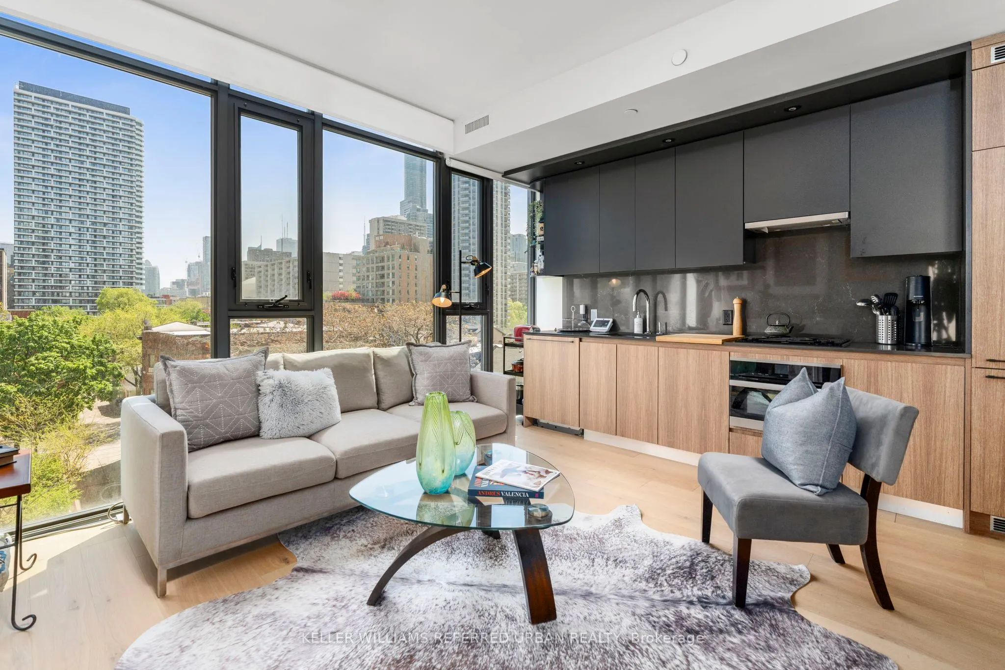 81 Wellesley Street E, #402