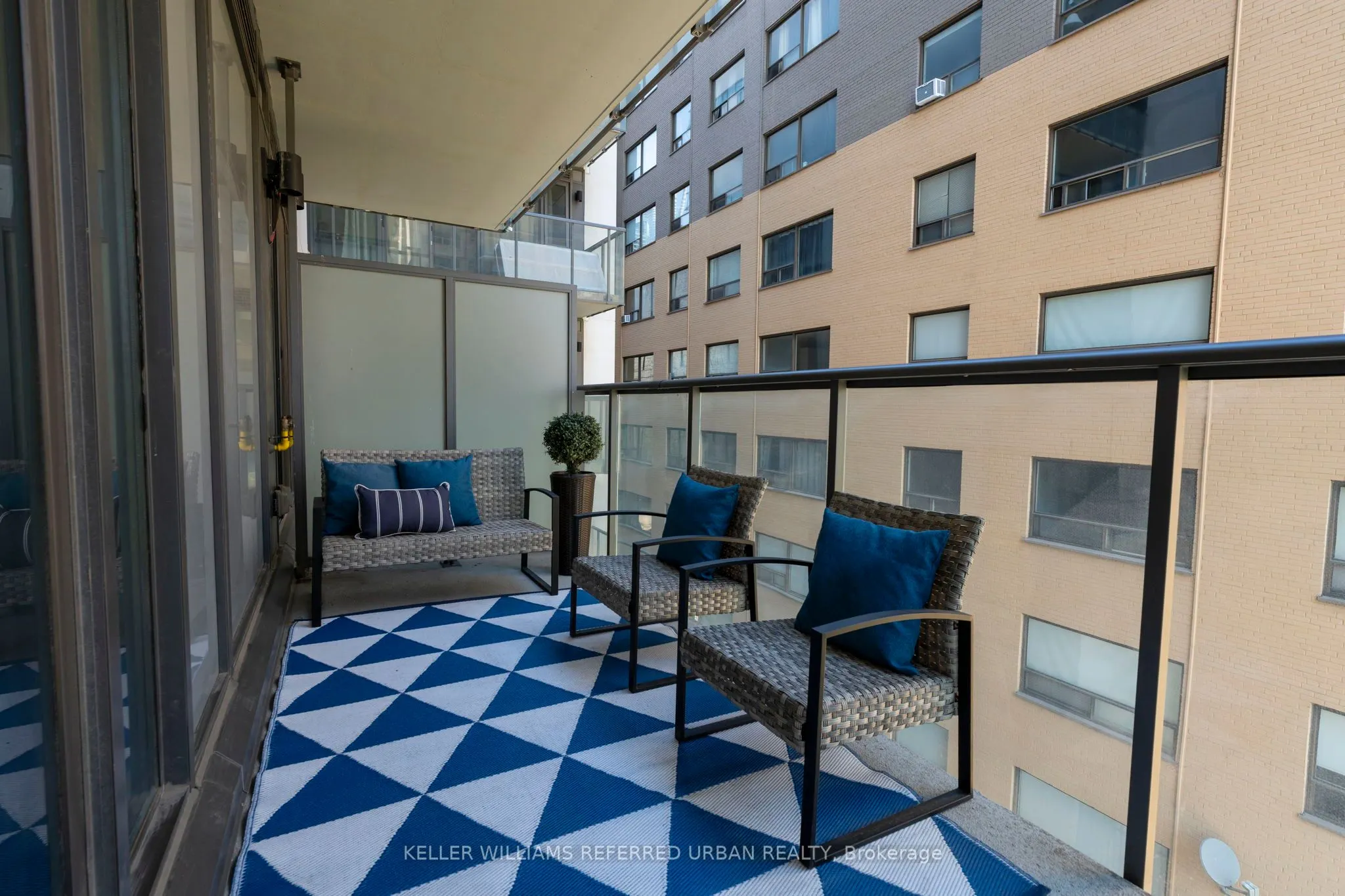 81 Wellesley Street E, #402