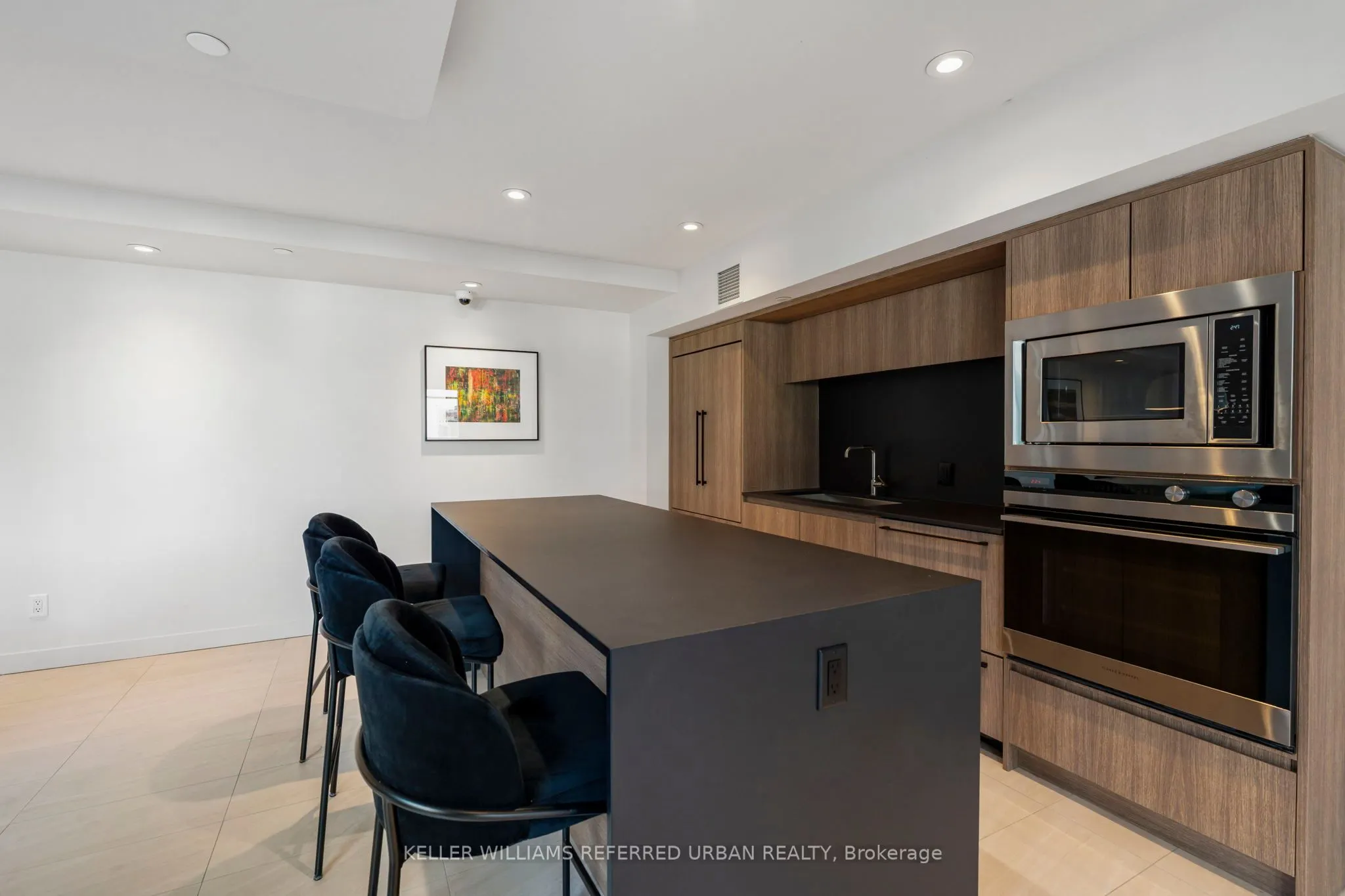 81 Wellesley Street E, #402