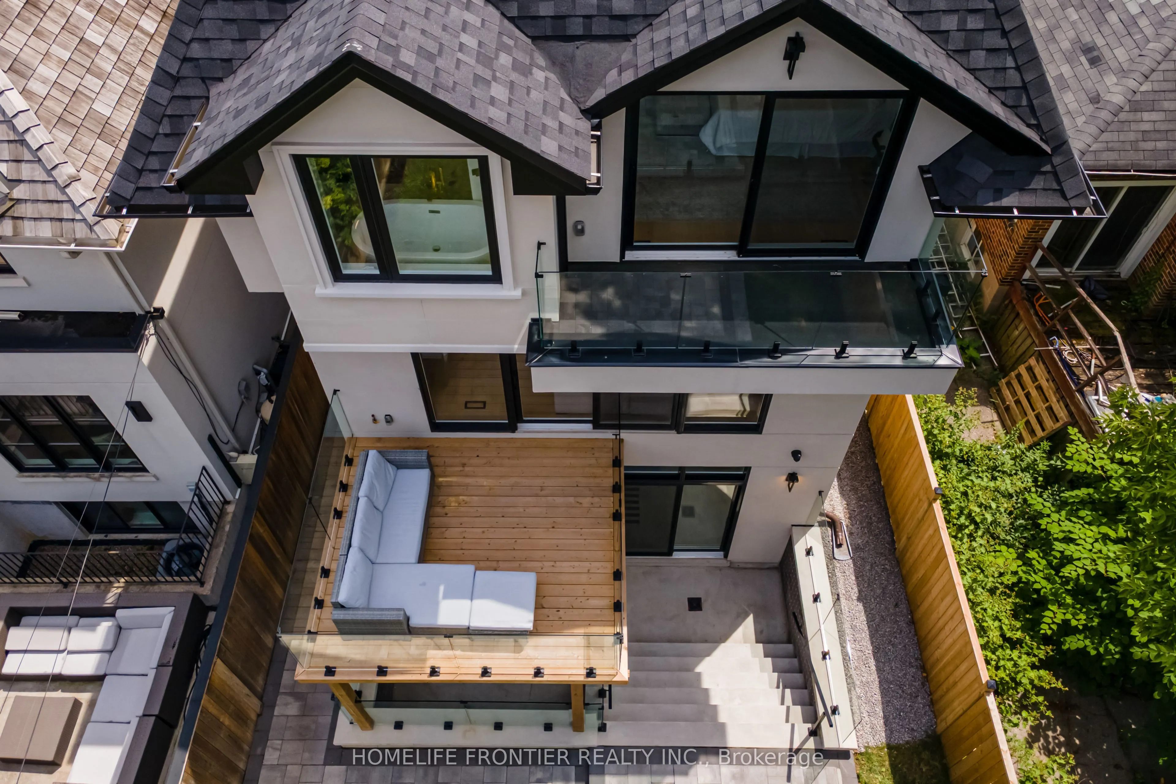 594 Broadway Avenue
