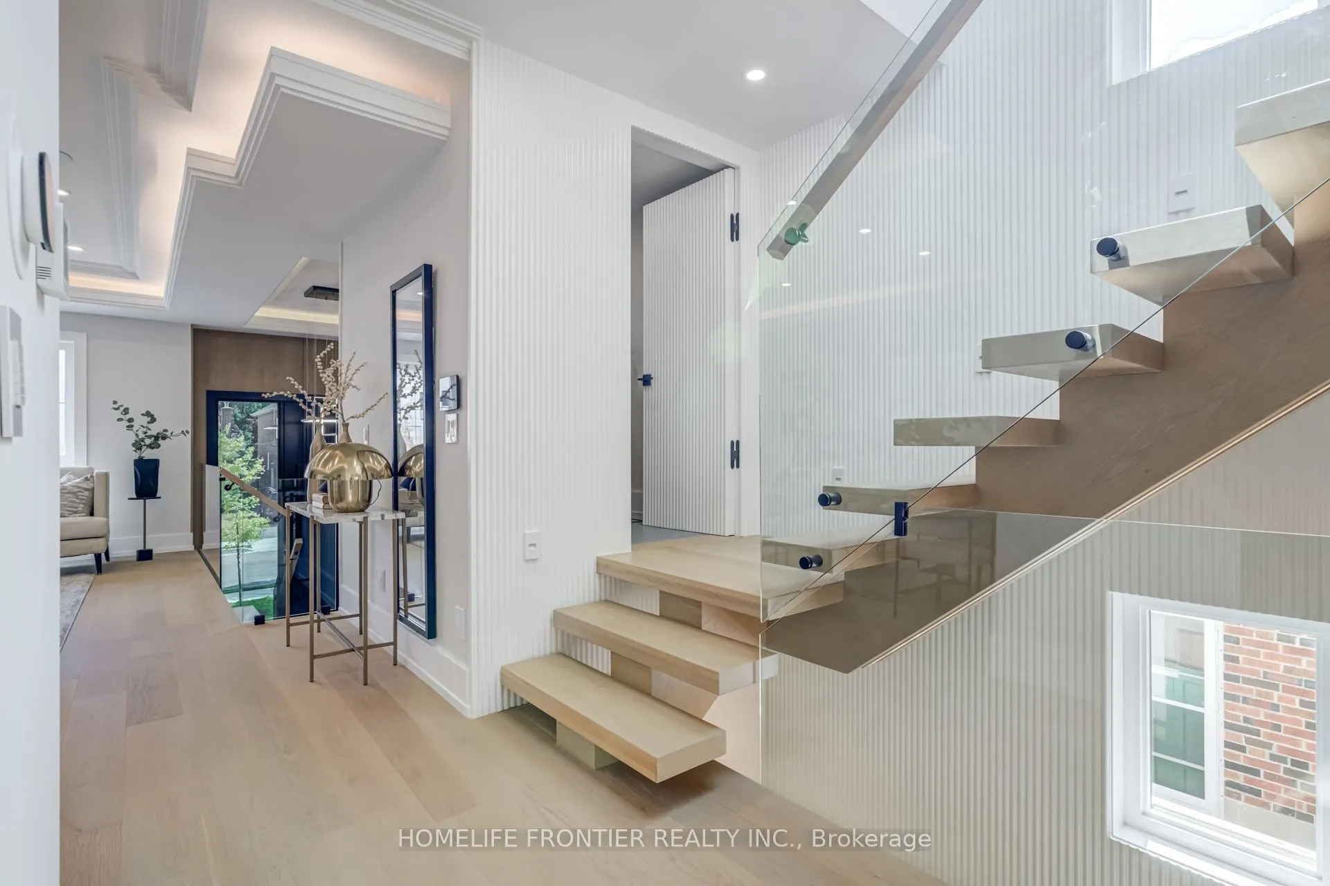 594 Broadway Avenue
