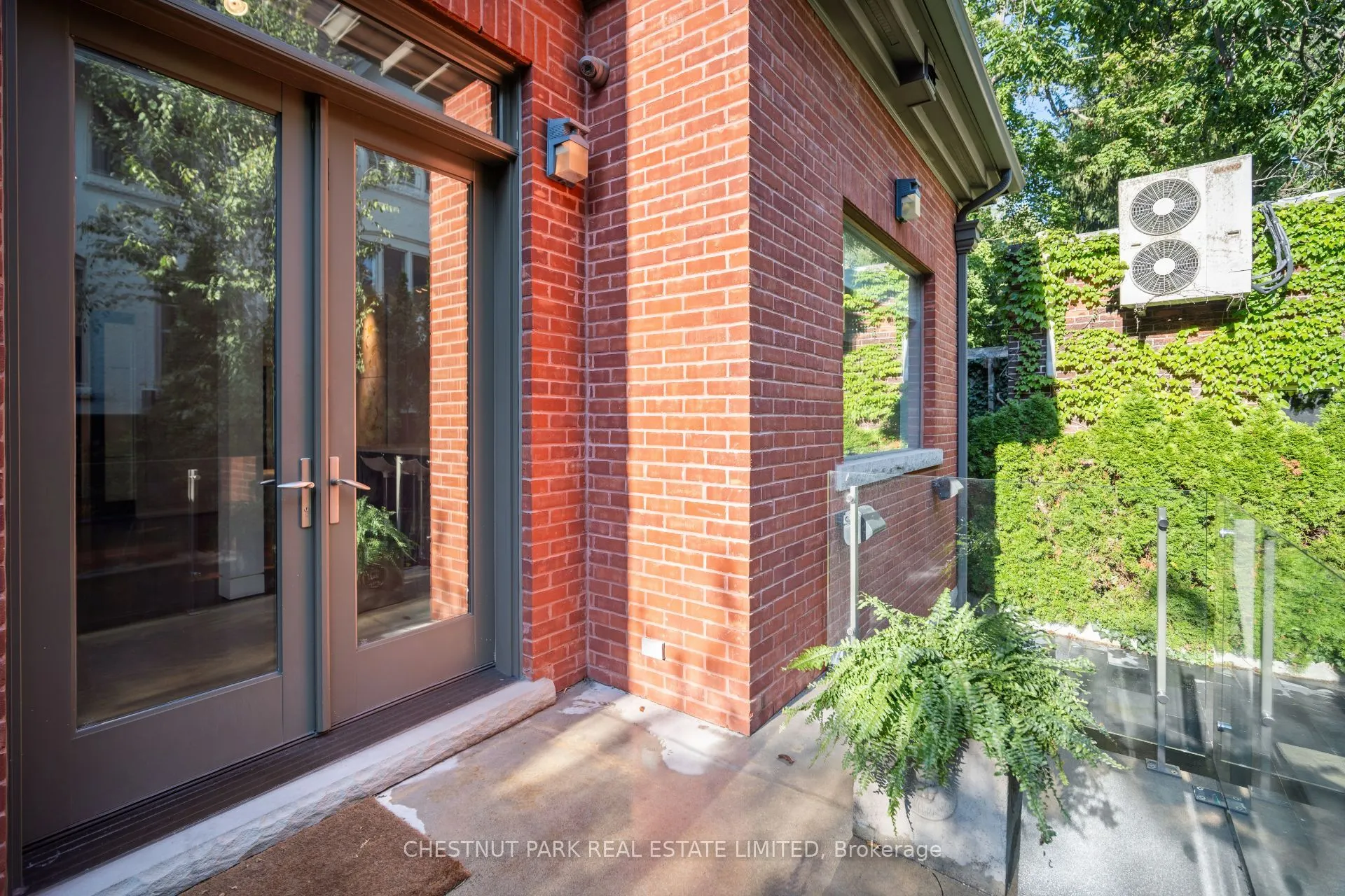 99 Crescent Road