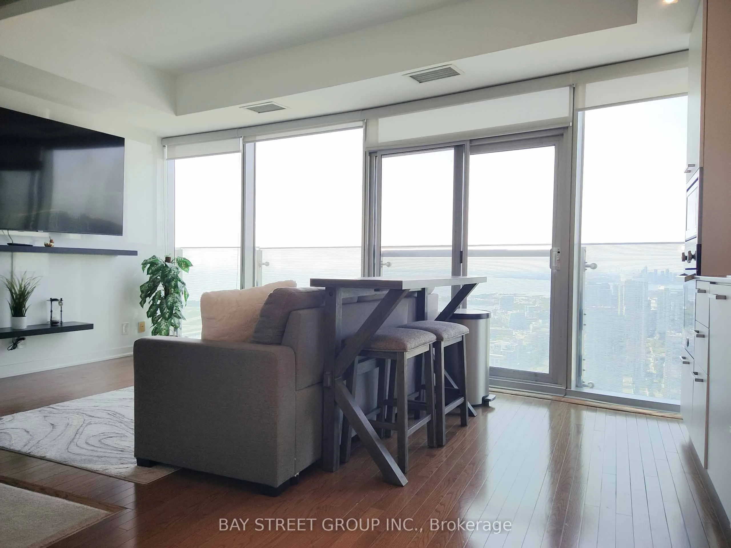12 York Street, #5006