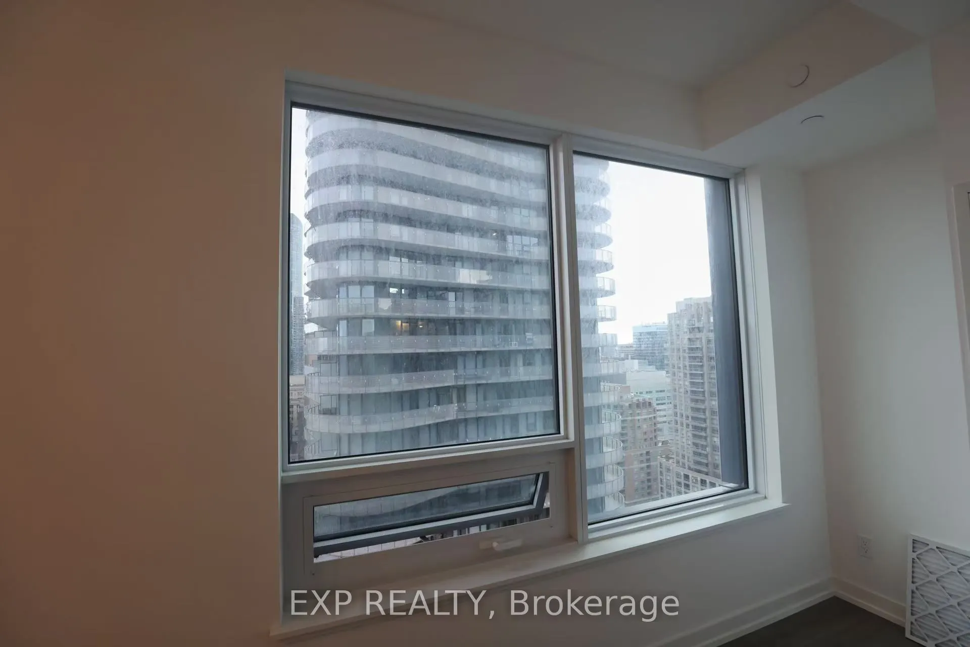 8 Wellesley Street W, #2615