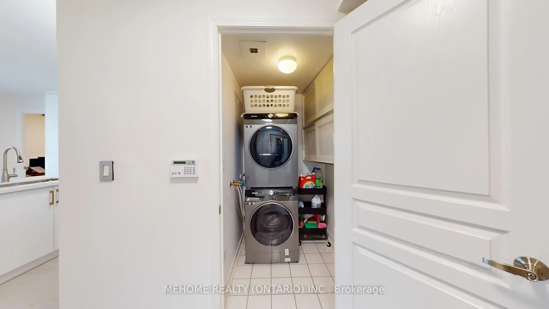509 Beecroft Road, #1611